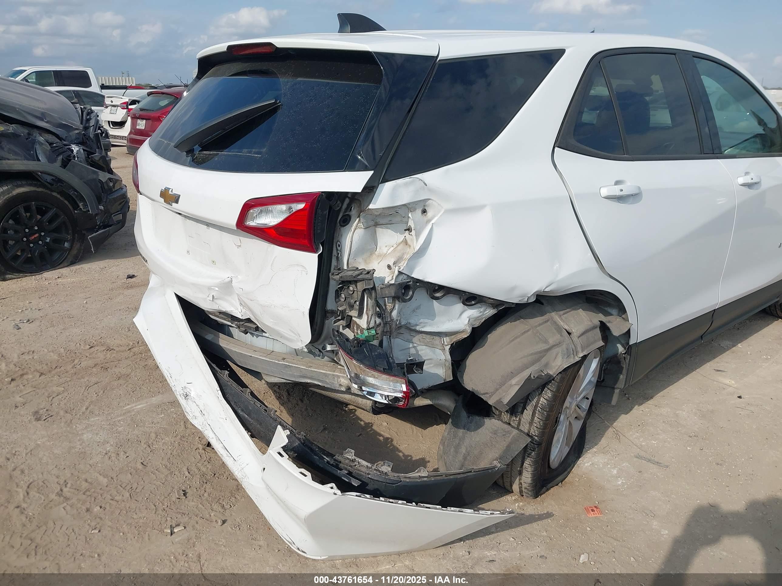 CHEVROLET EQUINOX image 6