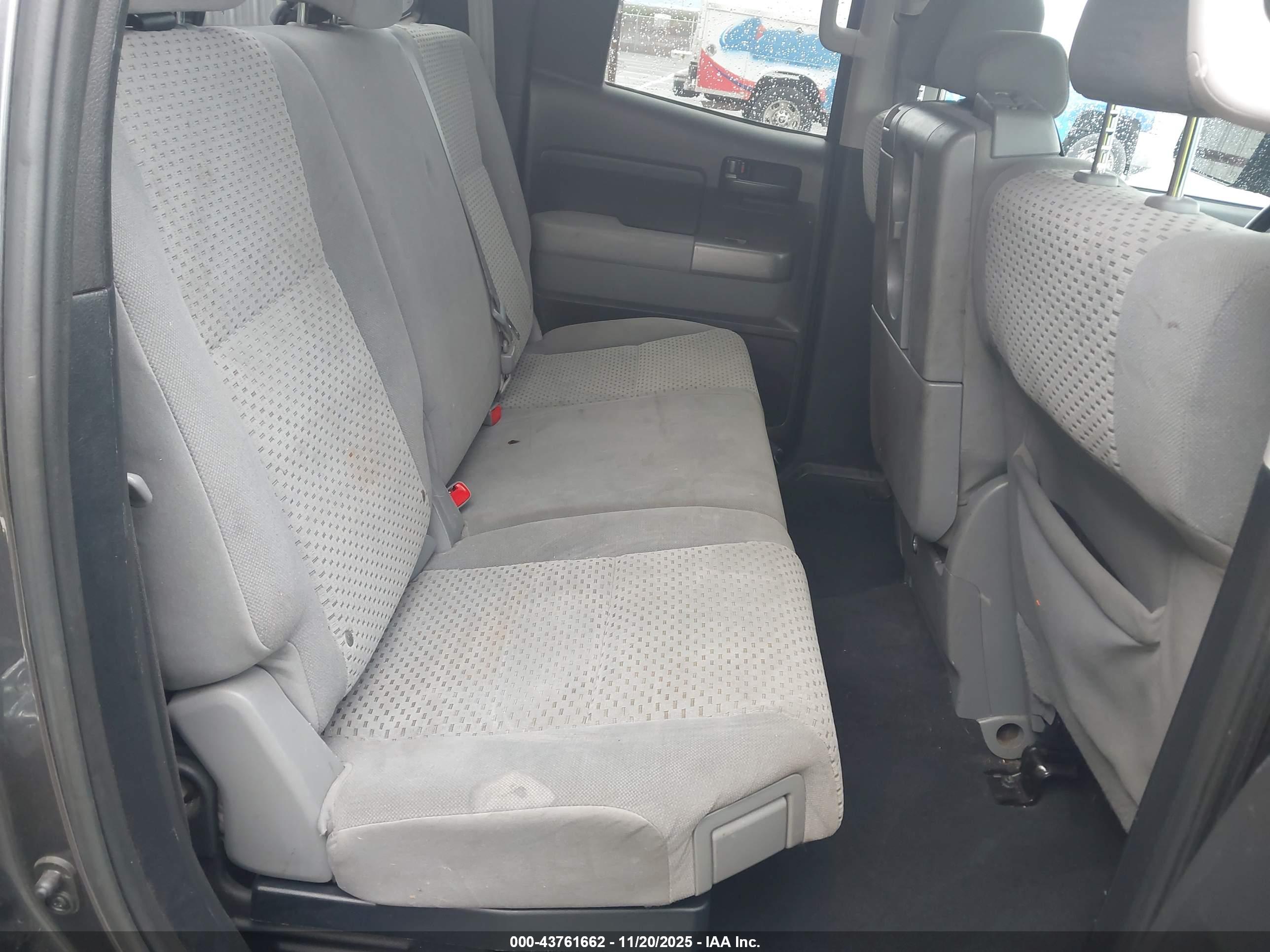 TOYOTA TUNDRA image 8