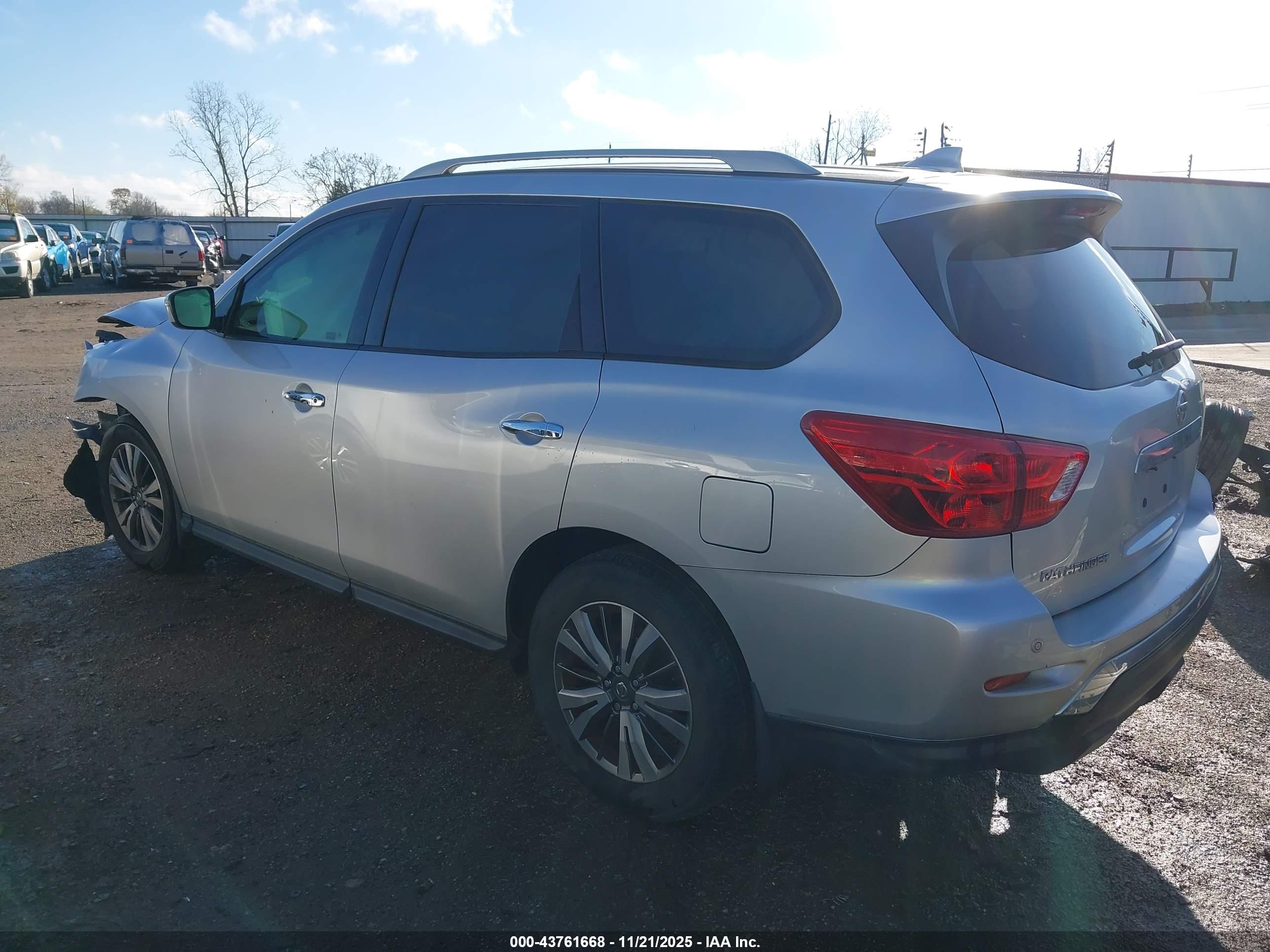 NISSAN PATHFINDER image 3