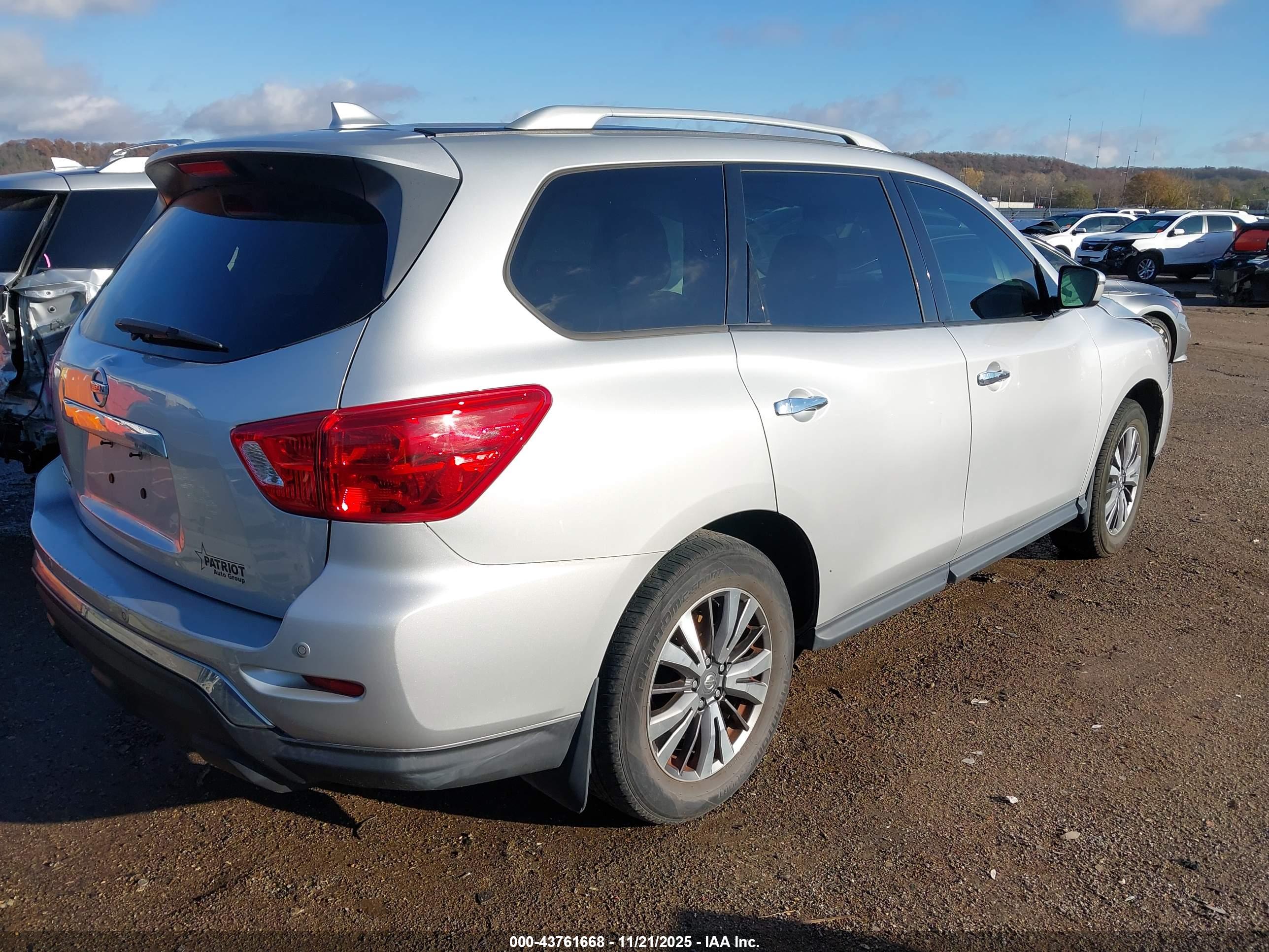 NISSAN PATHFINDER image 4