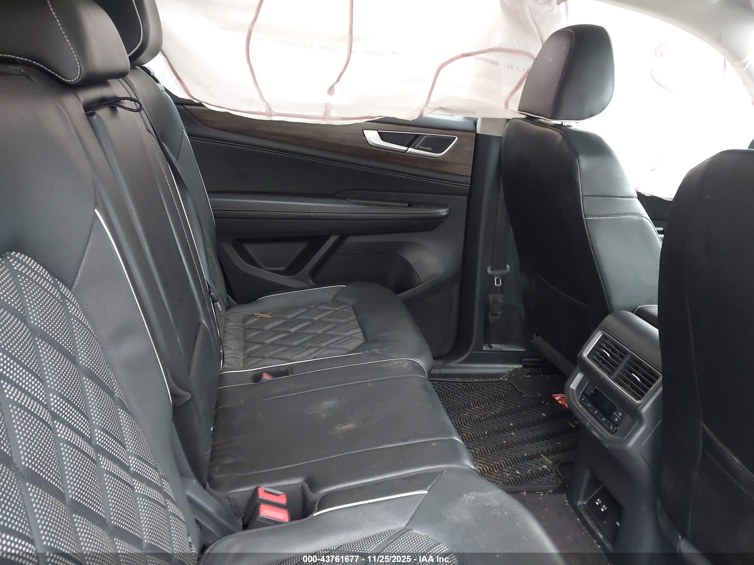 VOLKSWAGEN ATLAS image 8