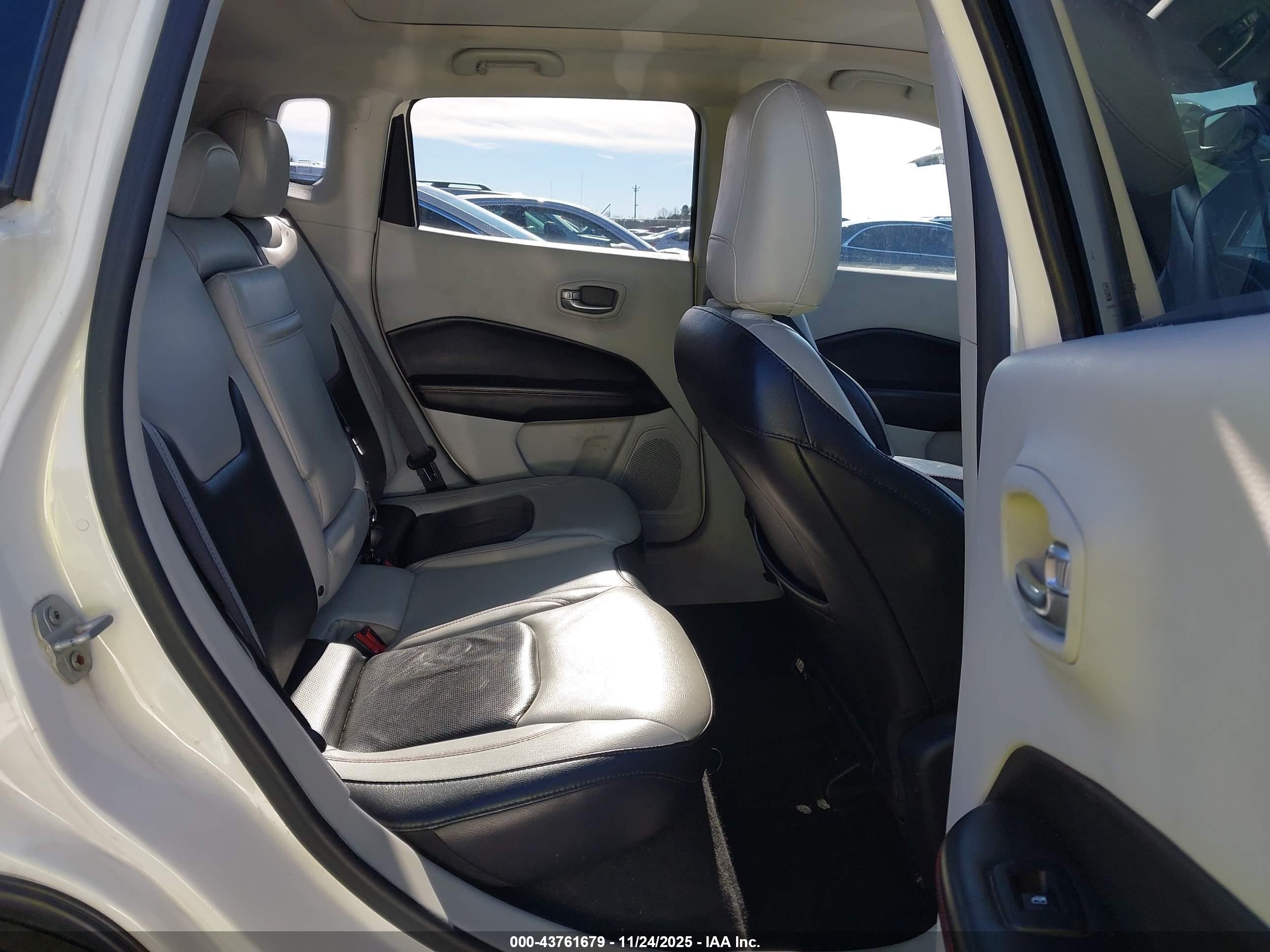 JEEP COMPASS image 8