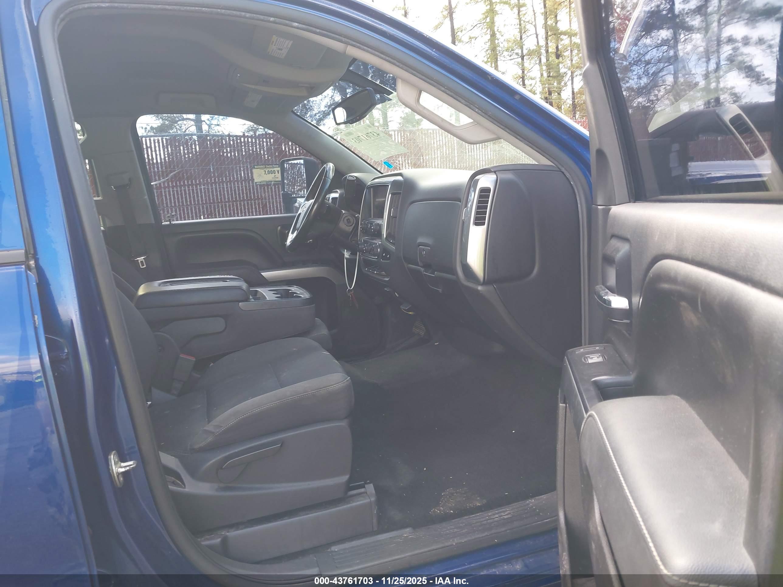 CHEVROLET SILVERADO image 5