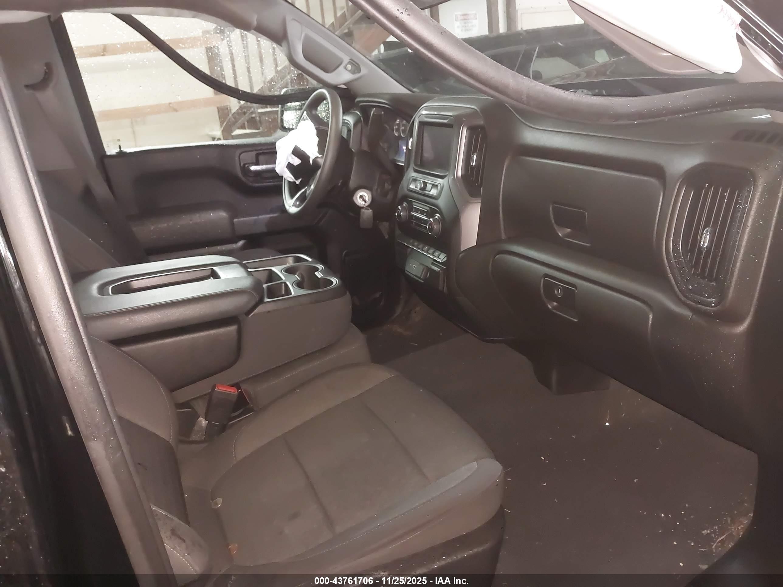 CHEVROLET SILVERADO image 5