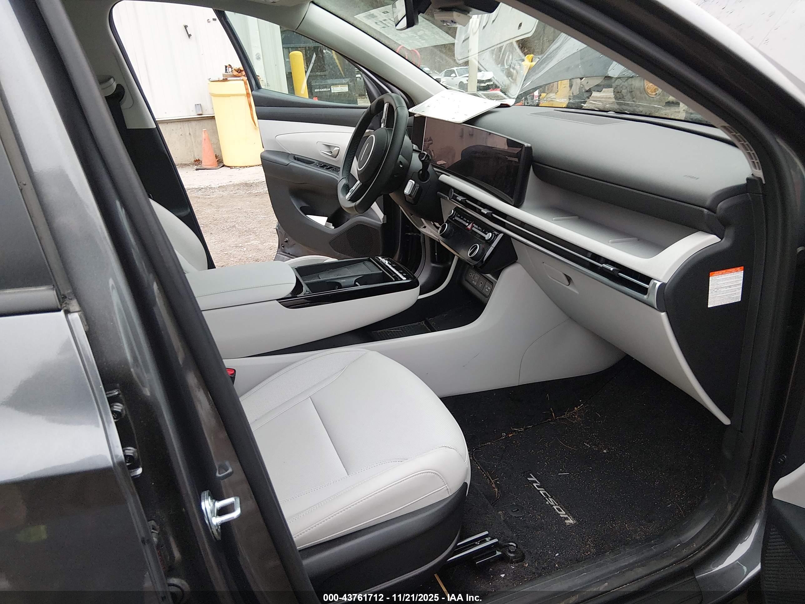 HYUNDAI TUCSON image 5