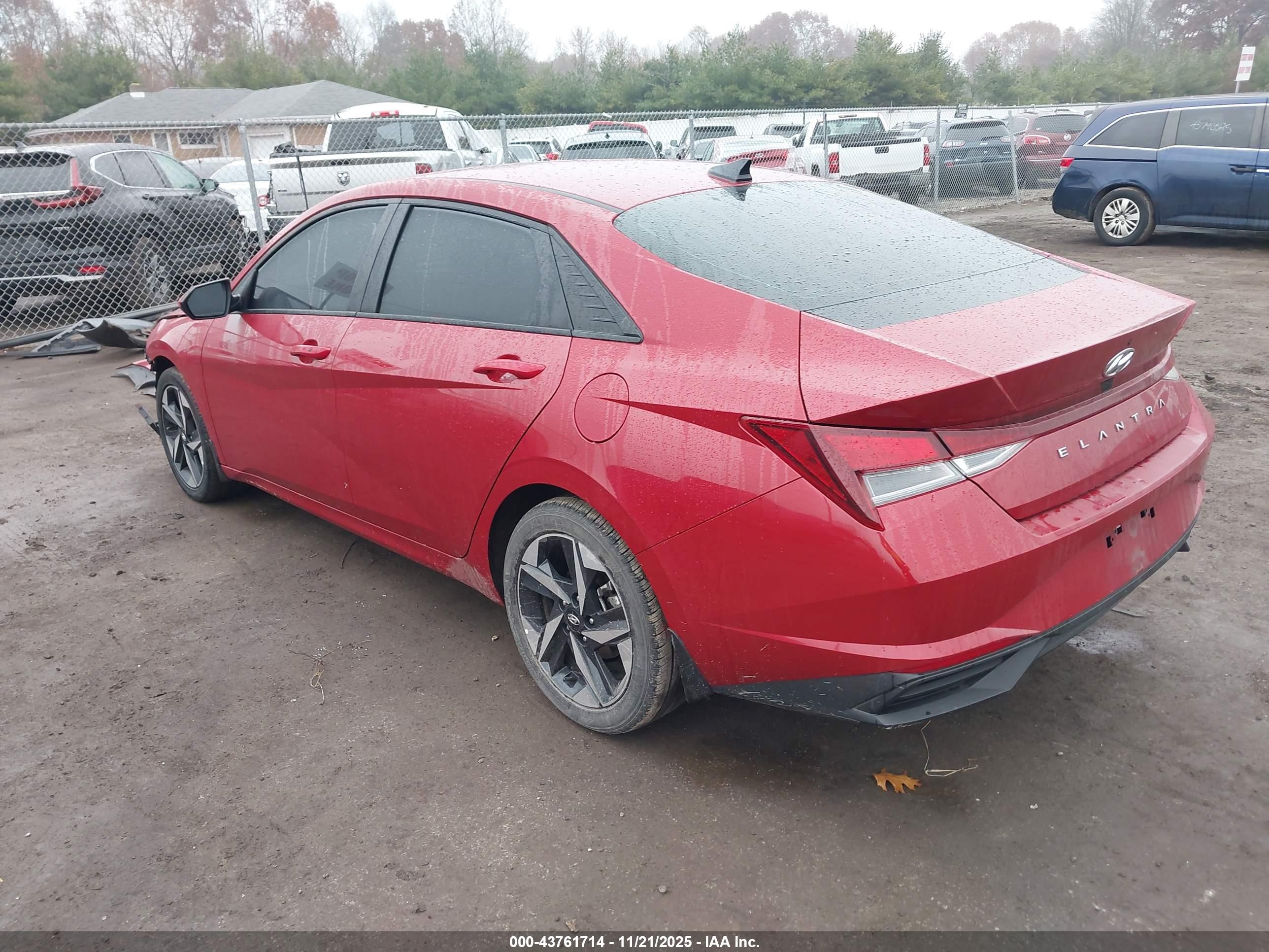 HYUNDAI ELANTRA image 3