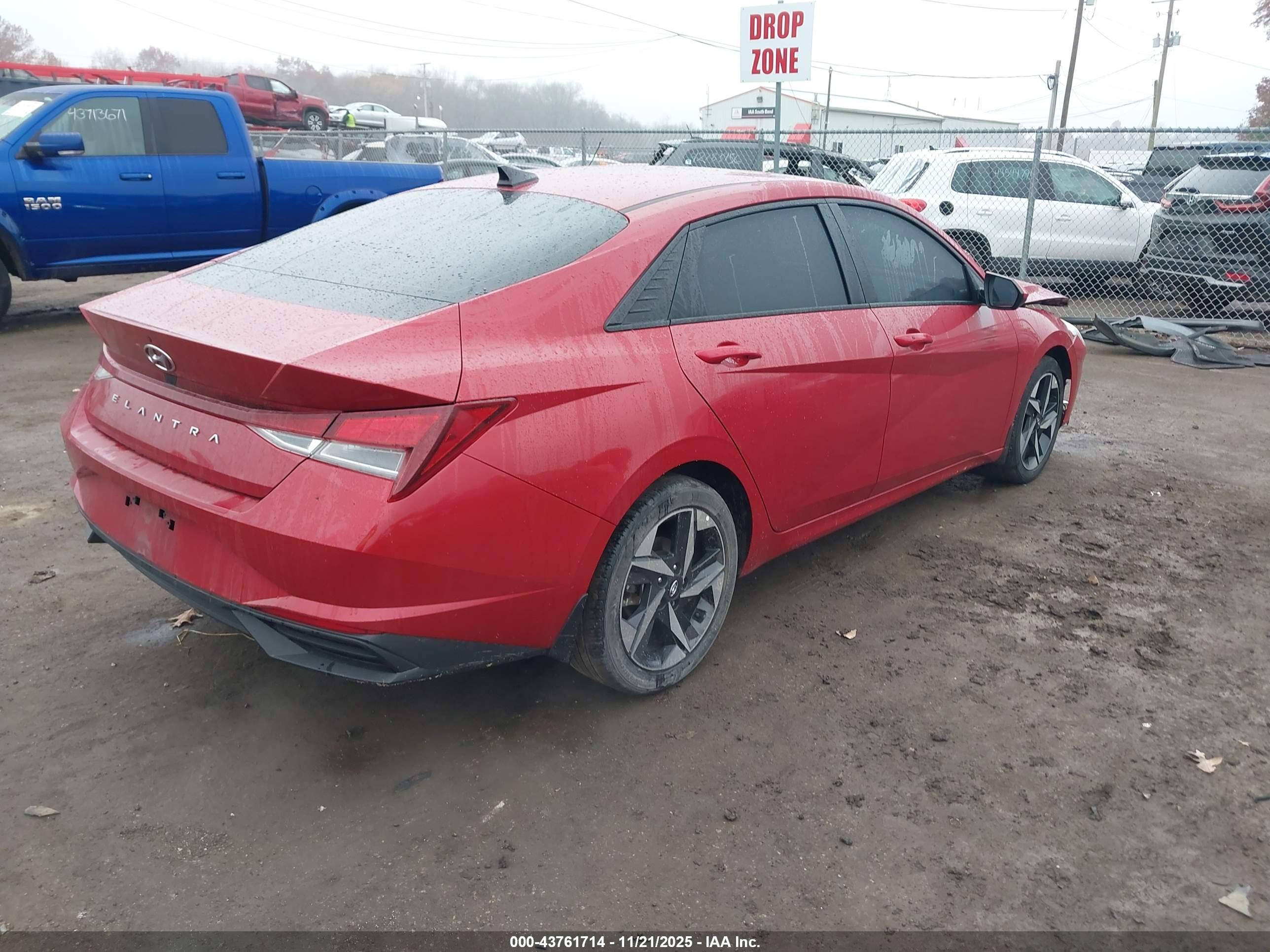 HYUNDAI ELANTRA image 4
