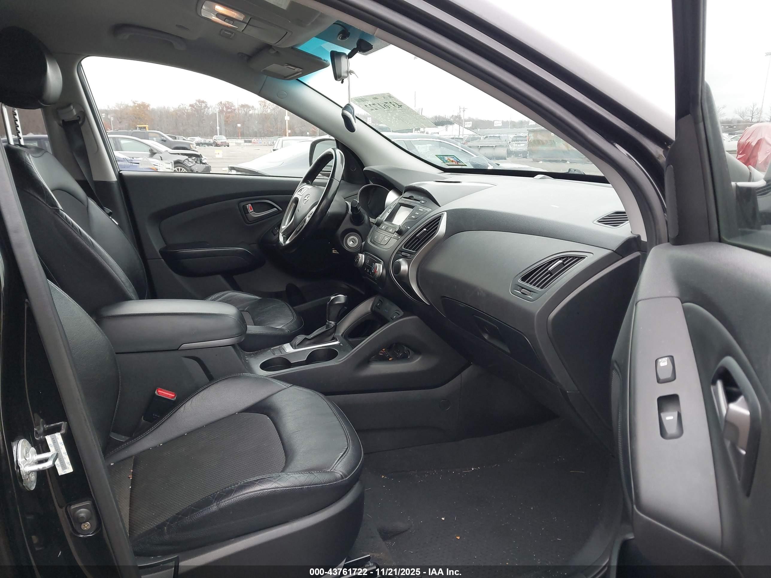 HYUNDAI TUCSON image 5