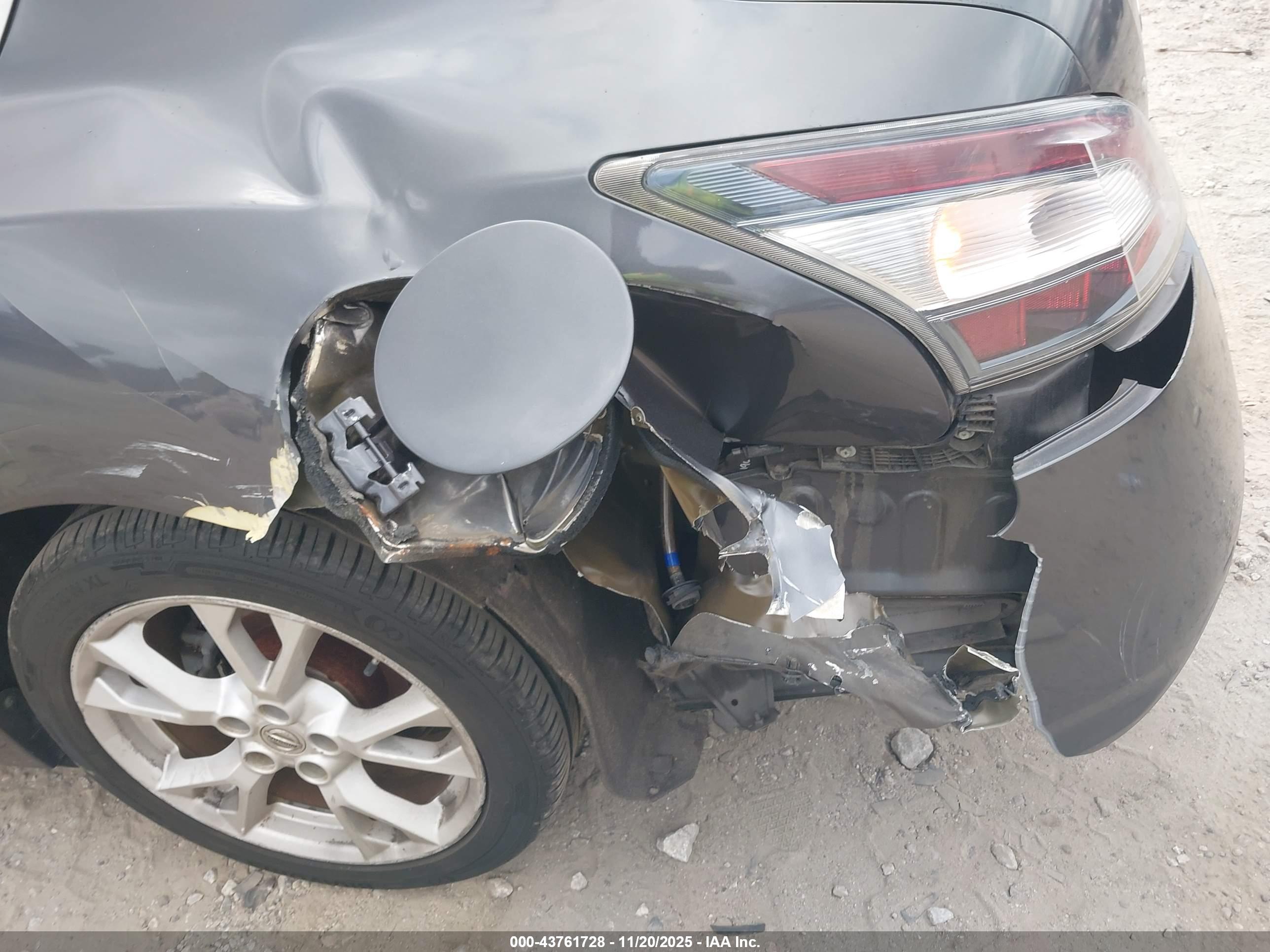 NISSAN MAXIMA image 6