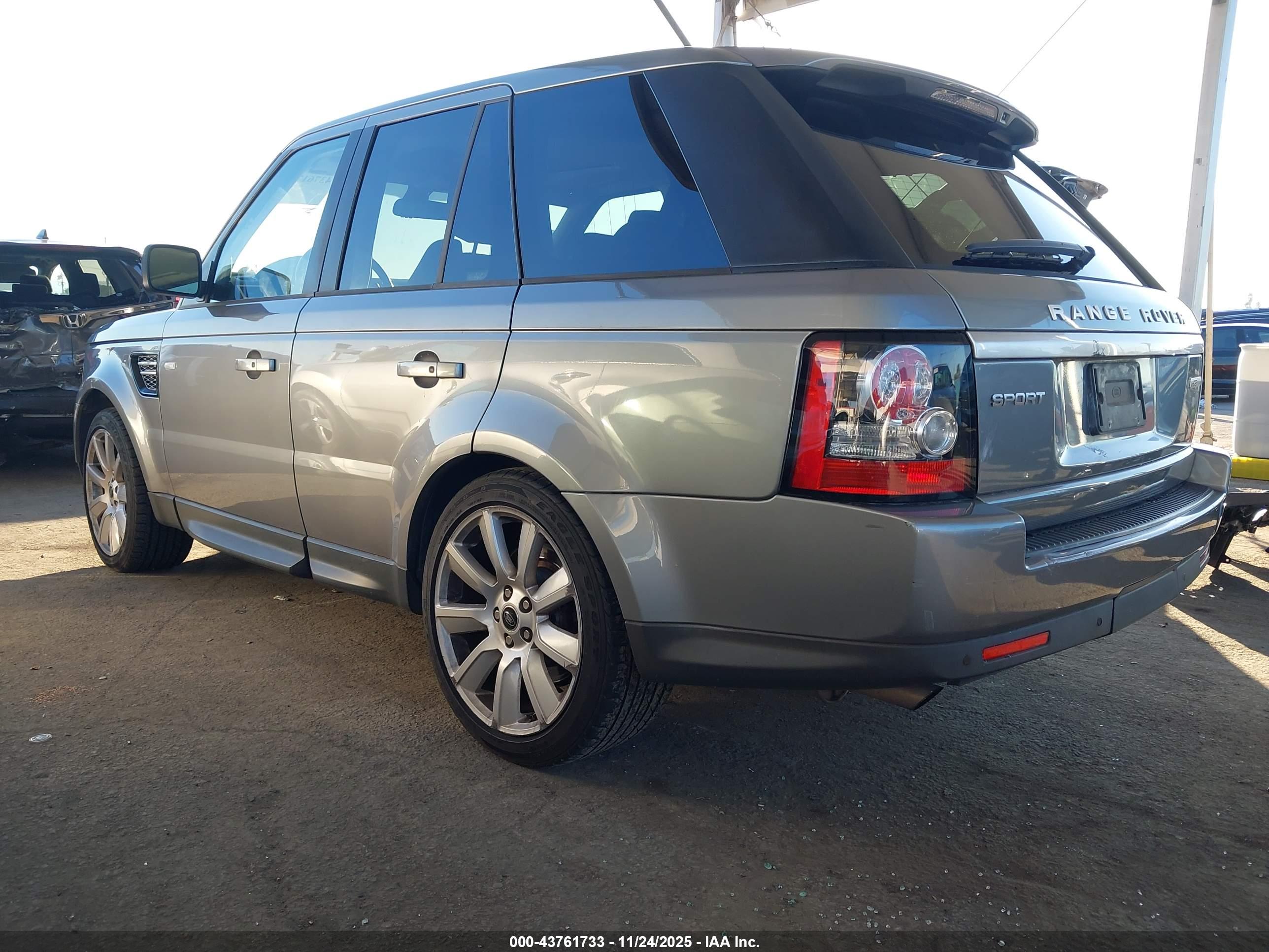 LAND ROVER image 3