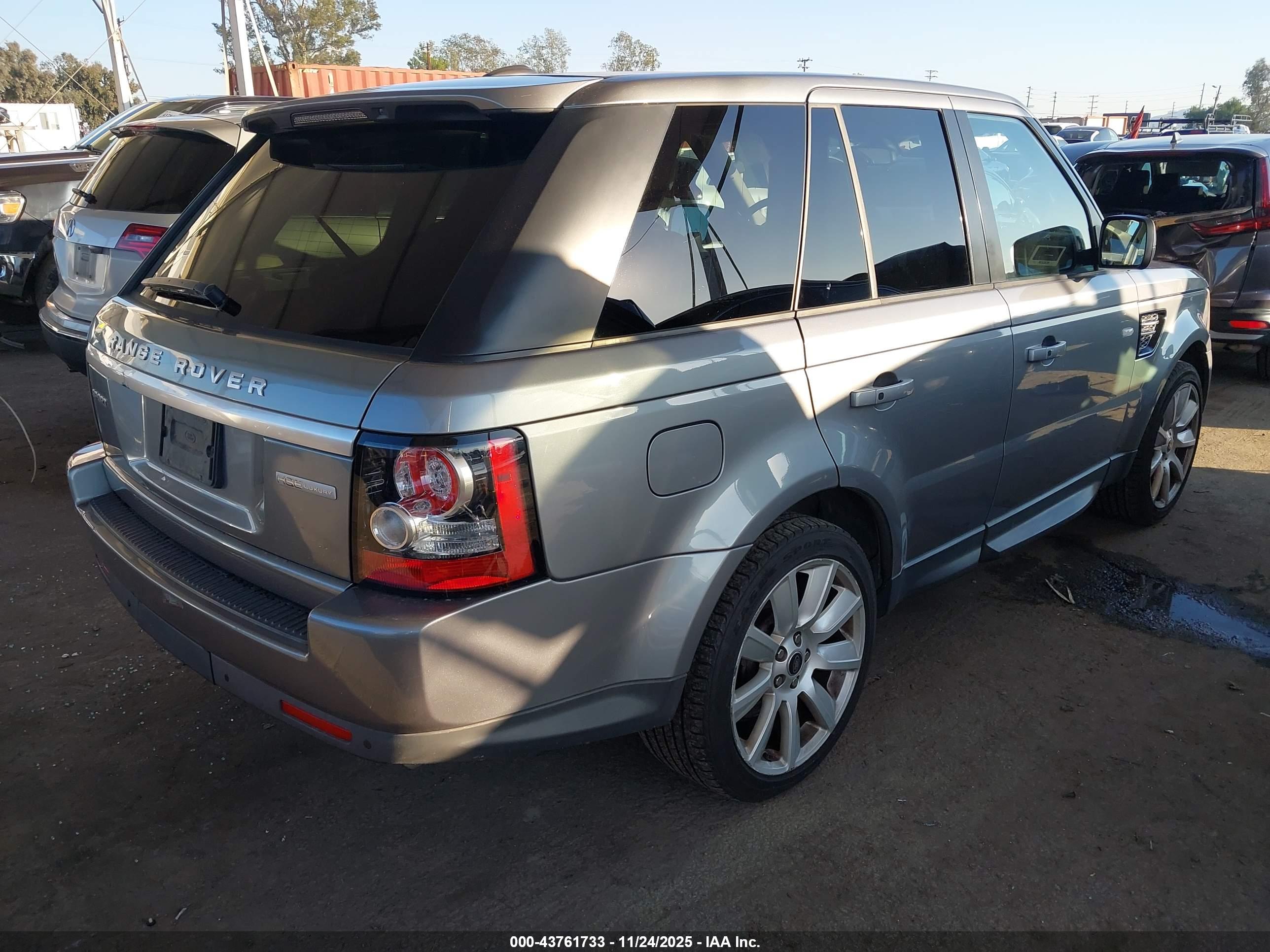 LAND ROVER image 4