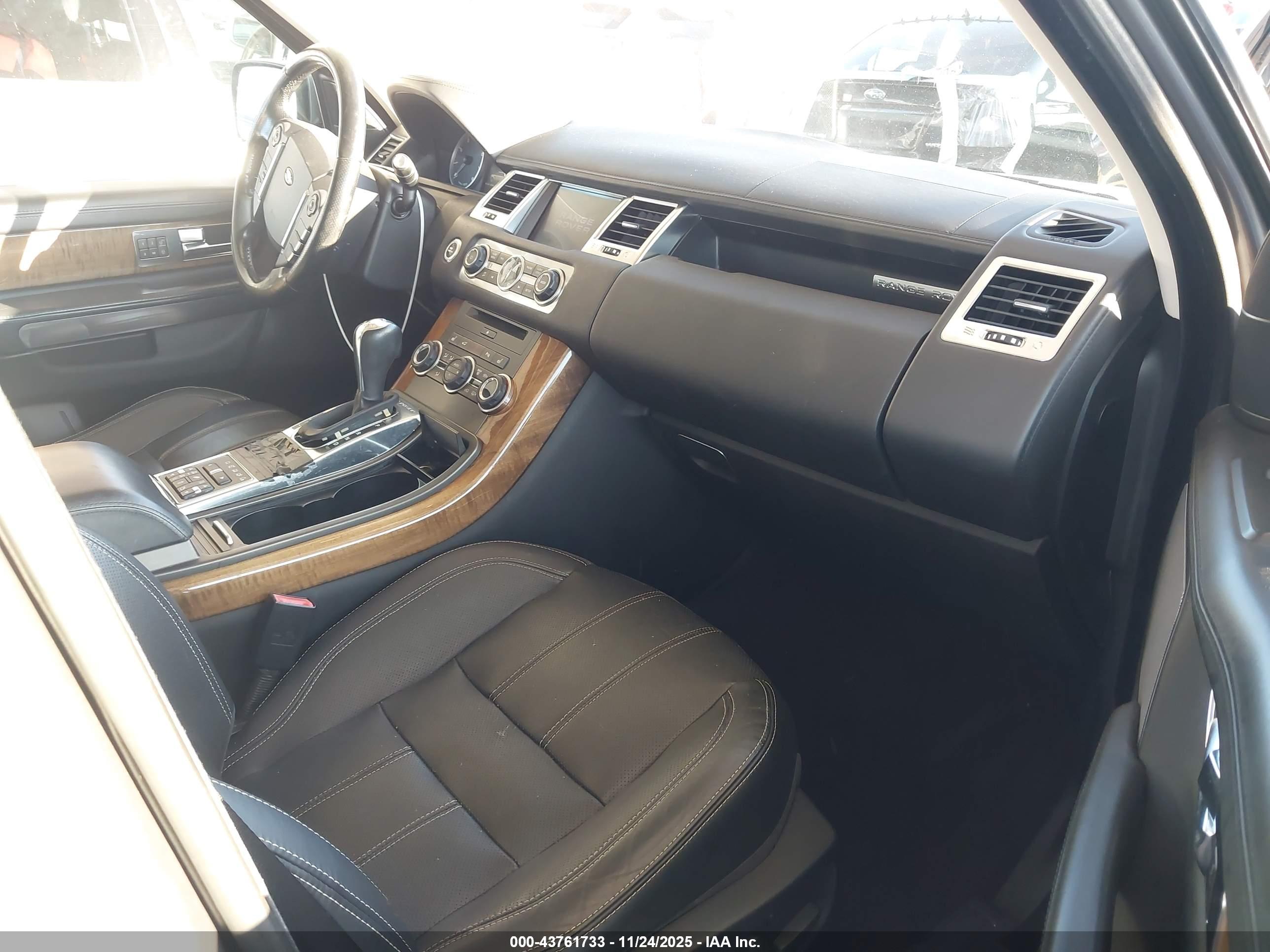 LAND ROVER image 5