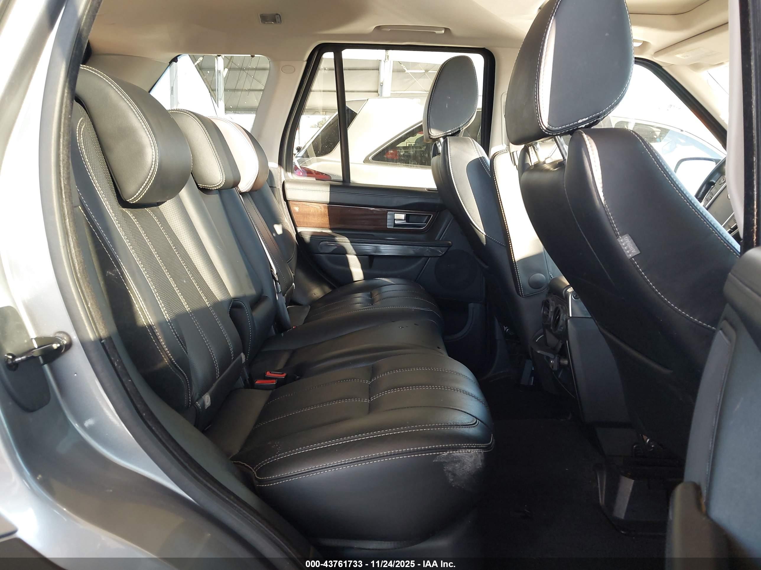 LAND ROVER image 8