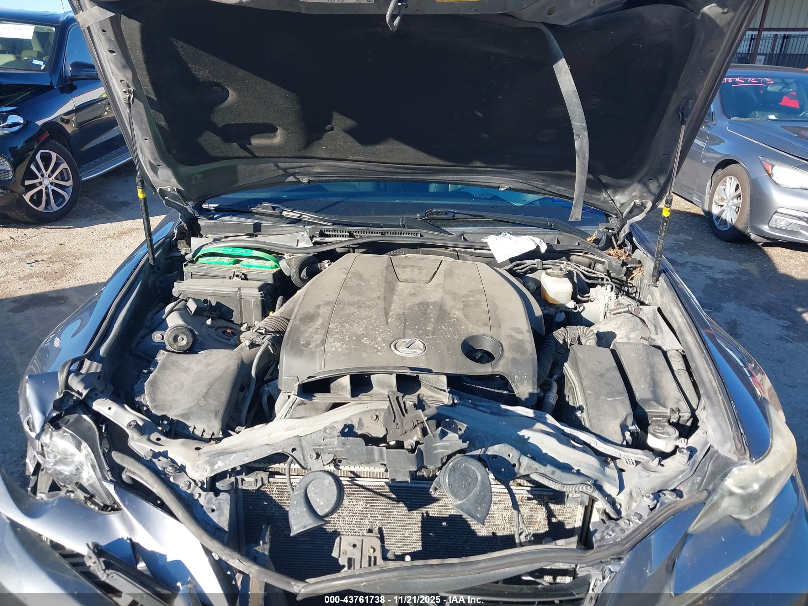 LEXUS IS image 10