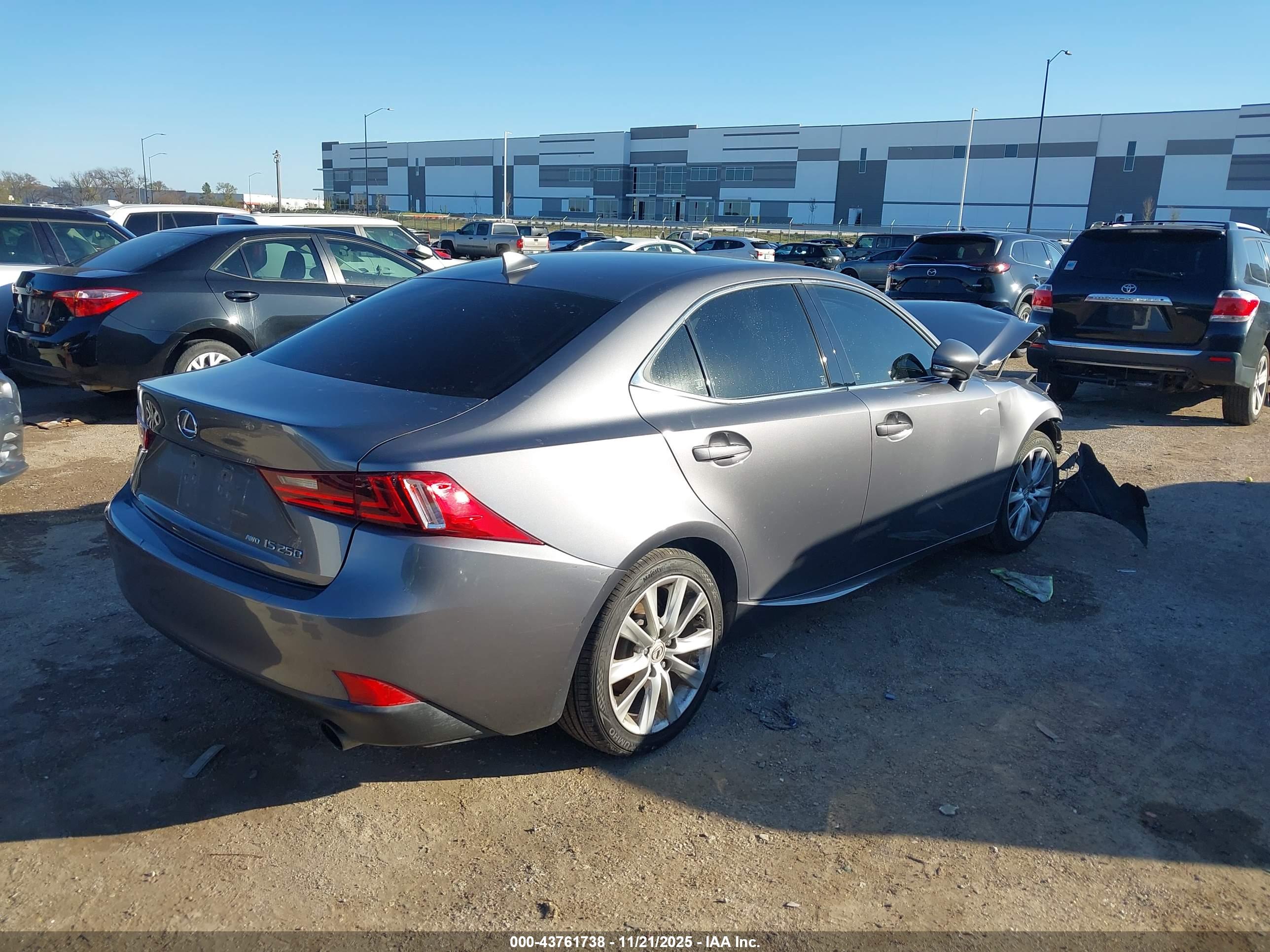 LEXUS IS image 4