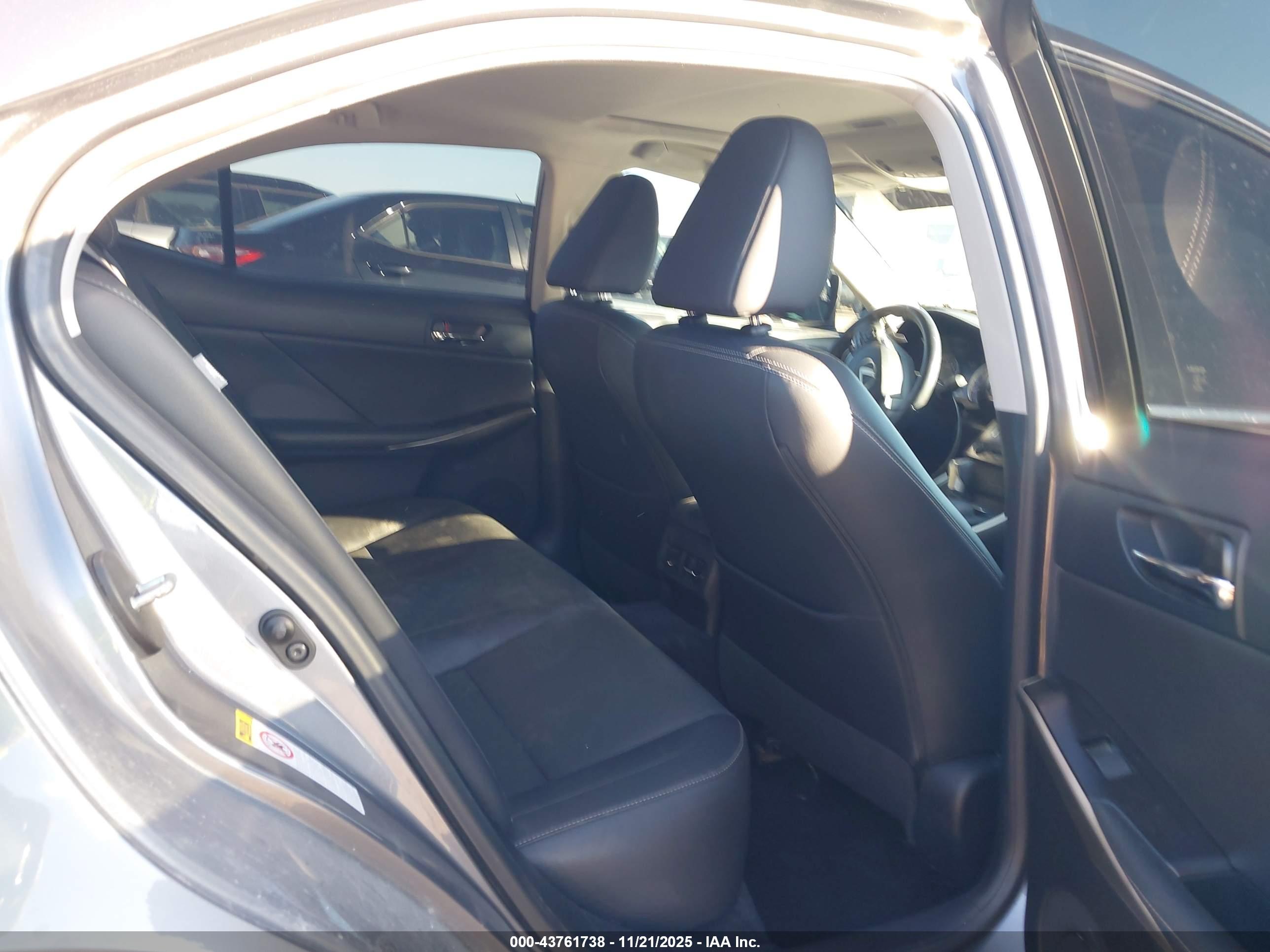 LEXUS IS image 8
