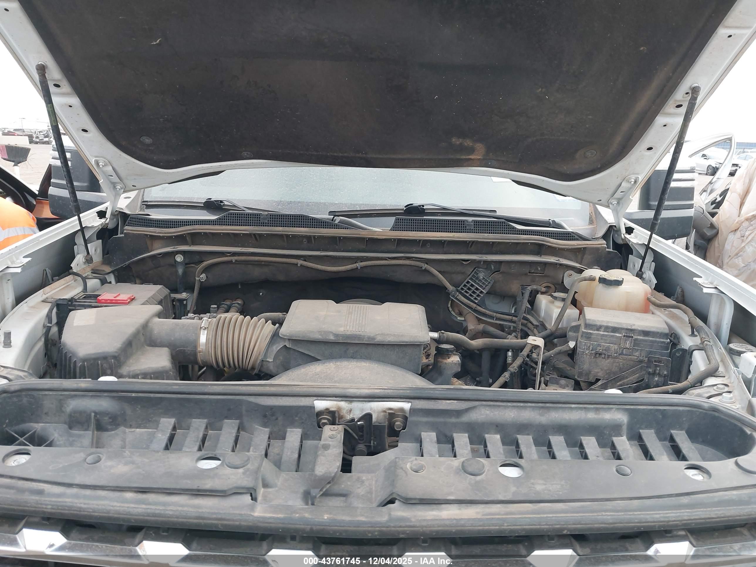 CHEVROLET SILVERADO image 10