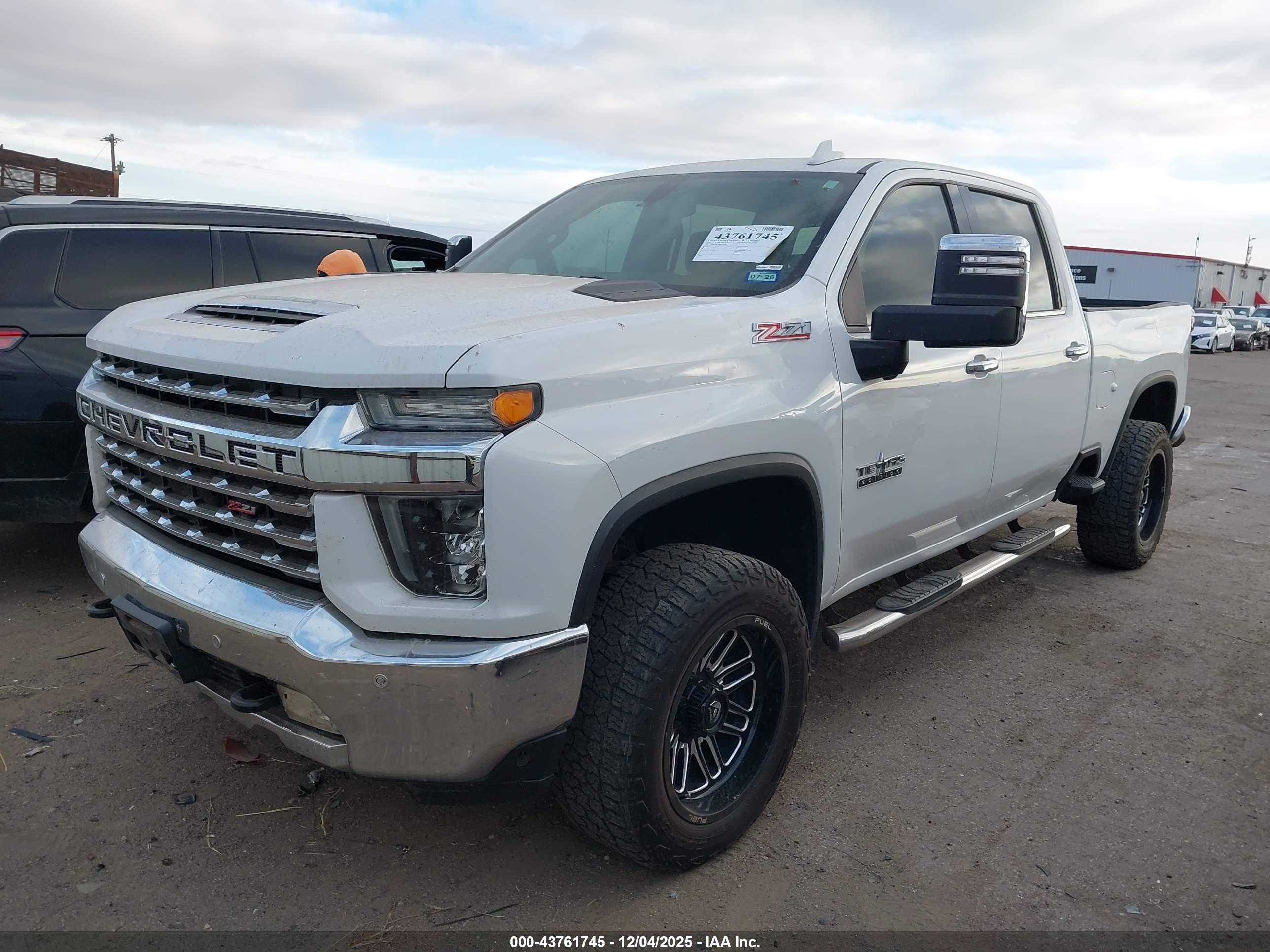 CHEVROLET SILVERADO image 2