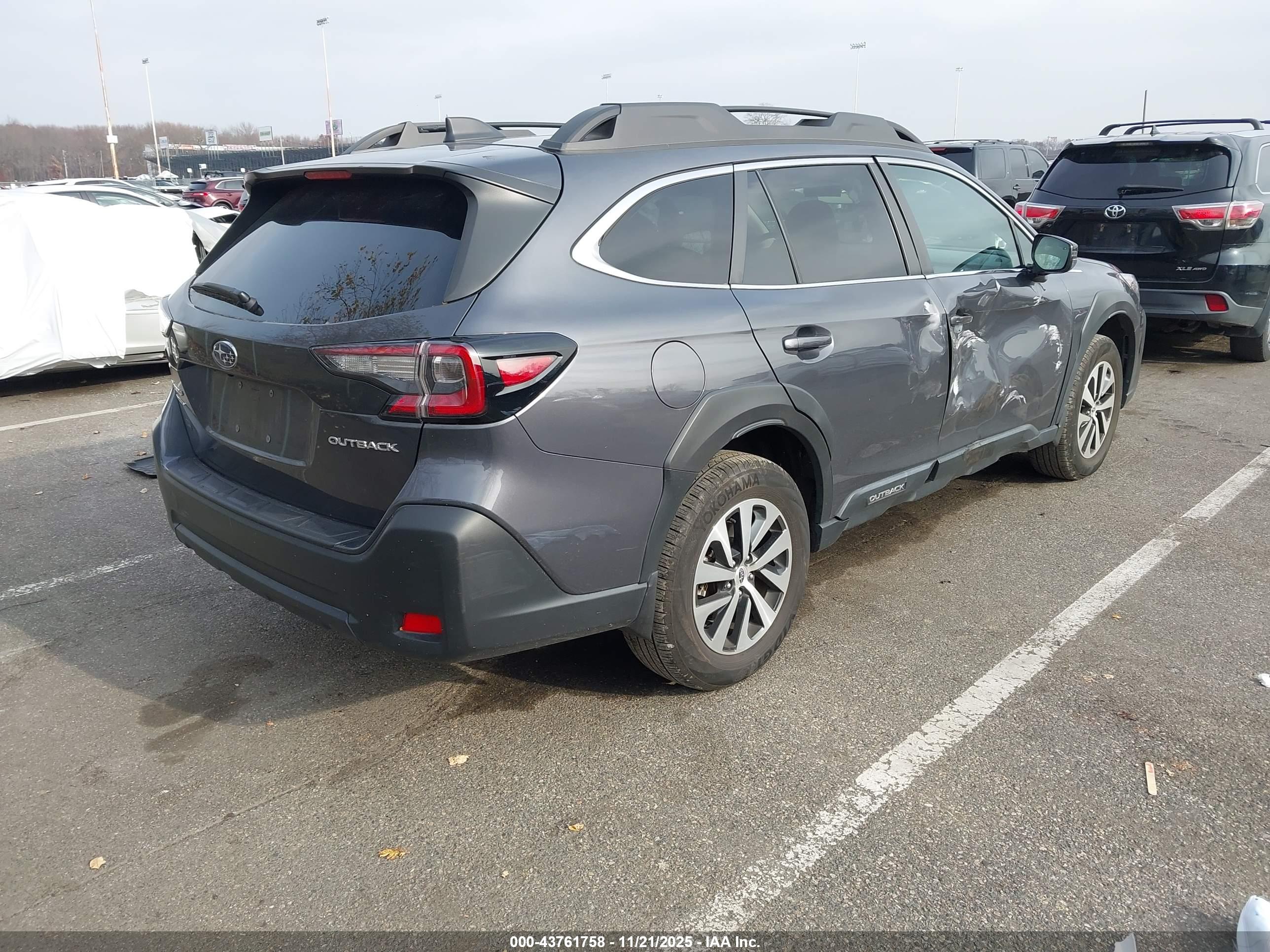 SUBARU OUTBACK image 4