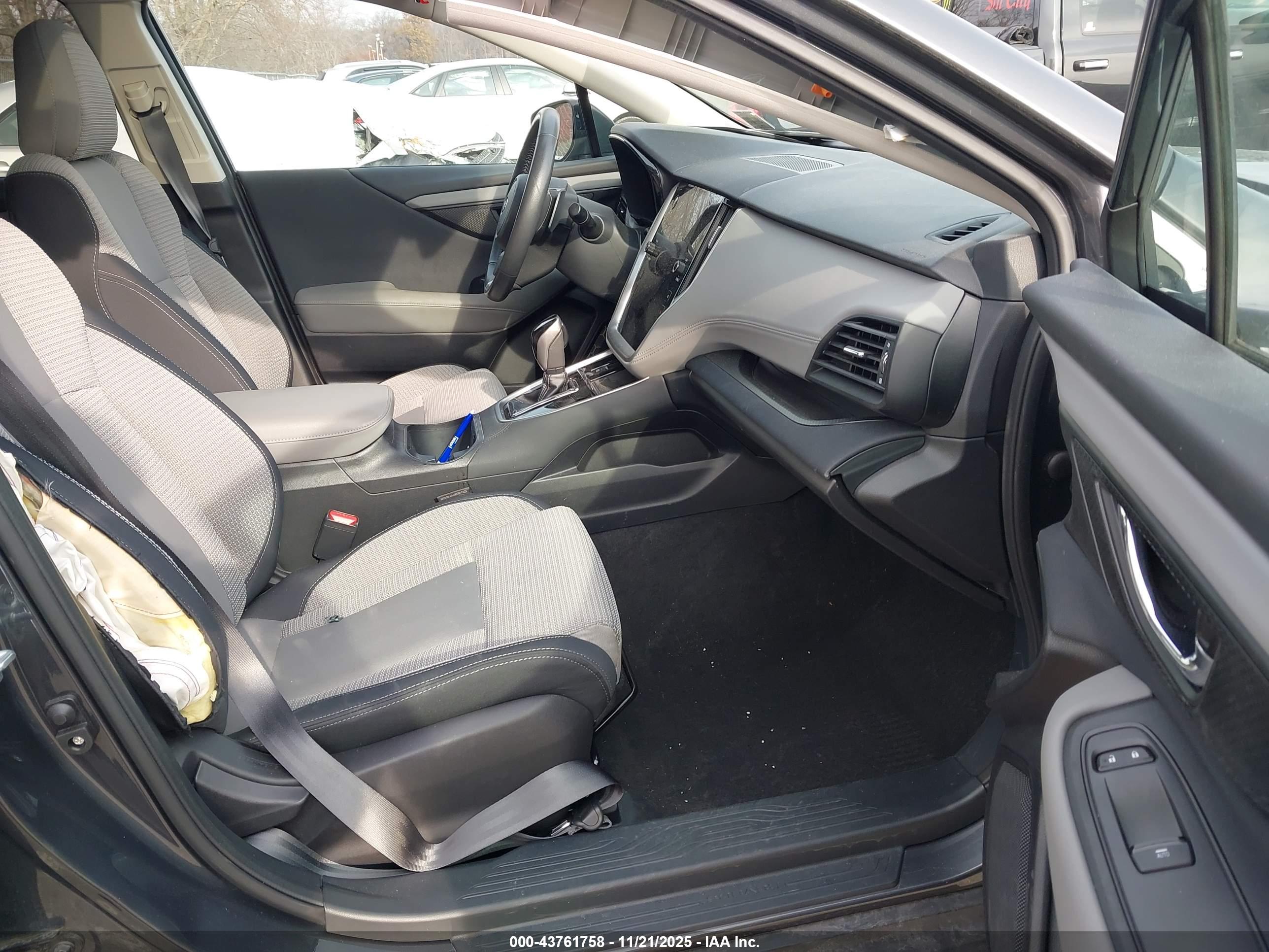 SUBARU OUTBACK image 5
