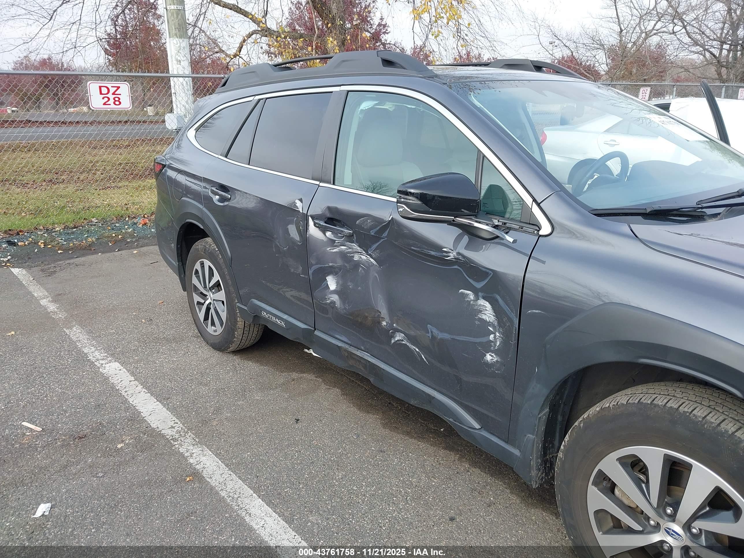SUBARU OUTBACK image 6