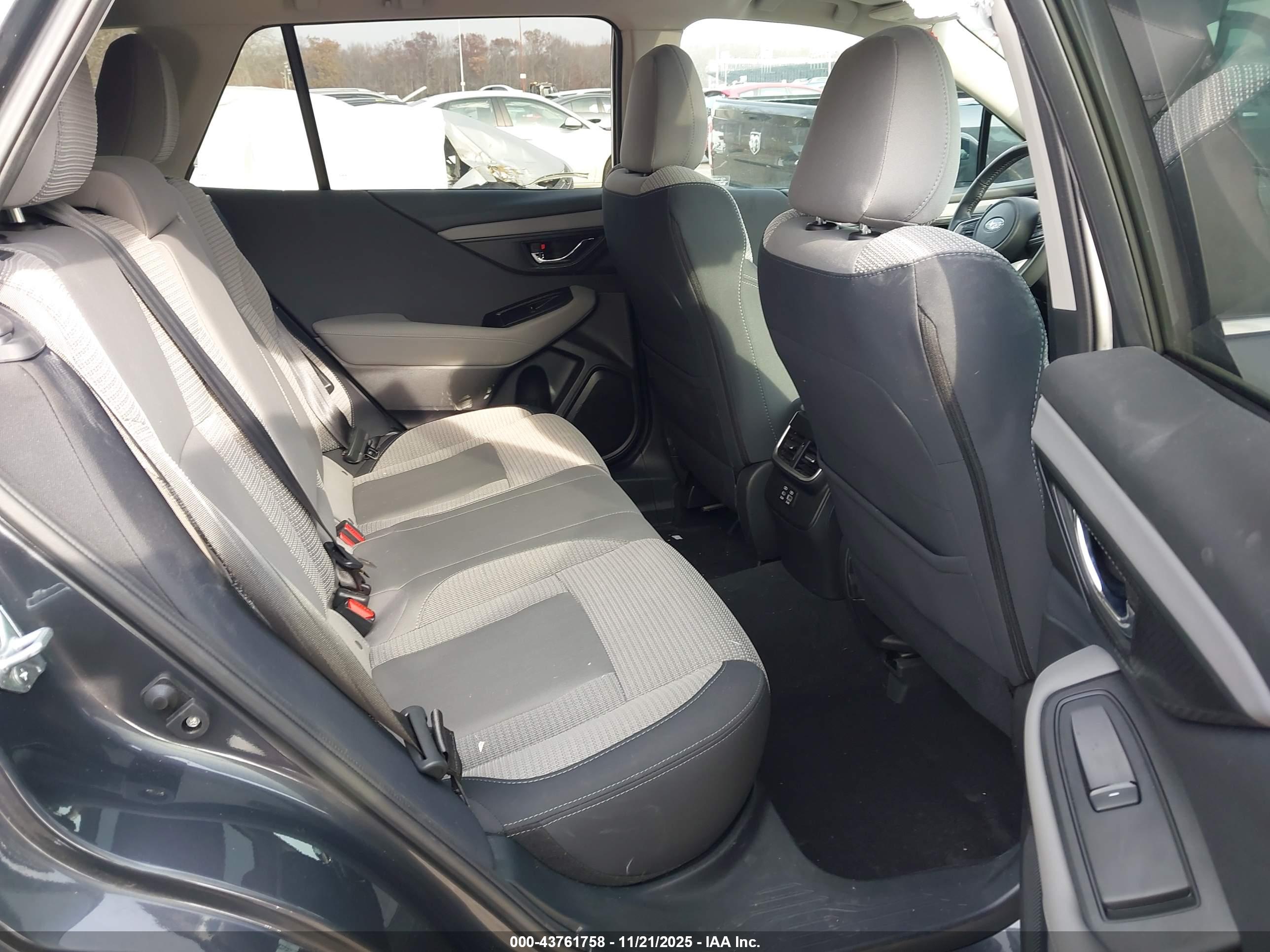 SUBARU OUTBACK image 8