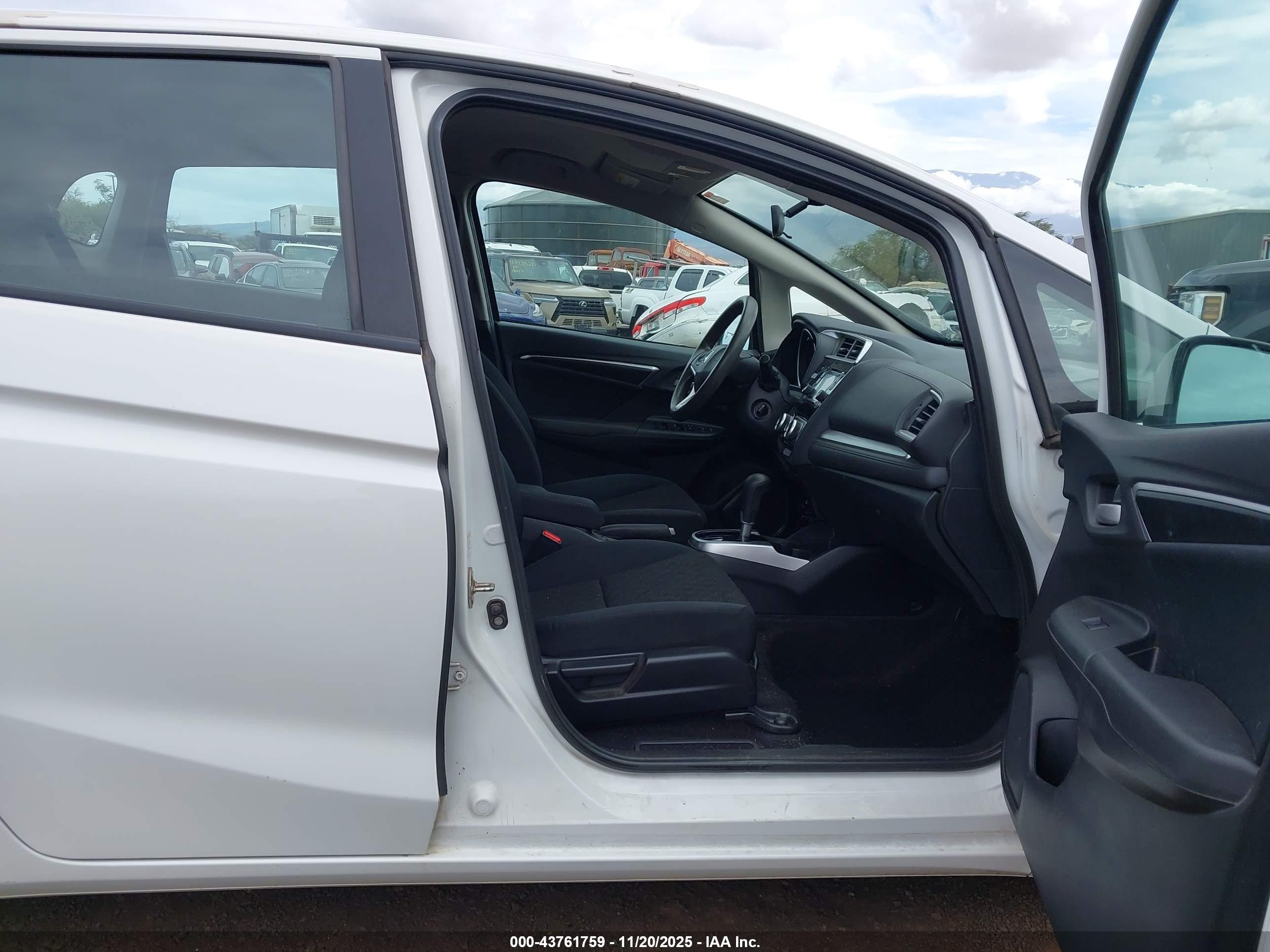 HONDA FIT image 5