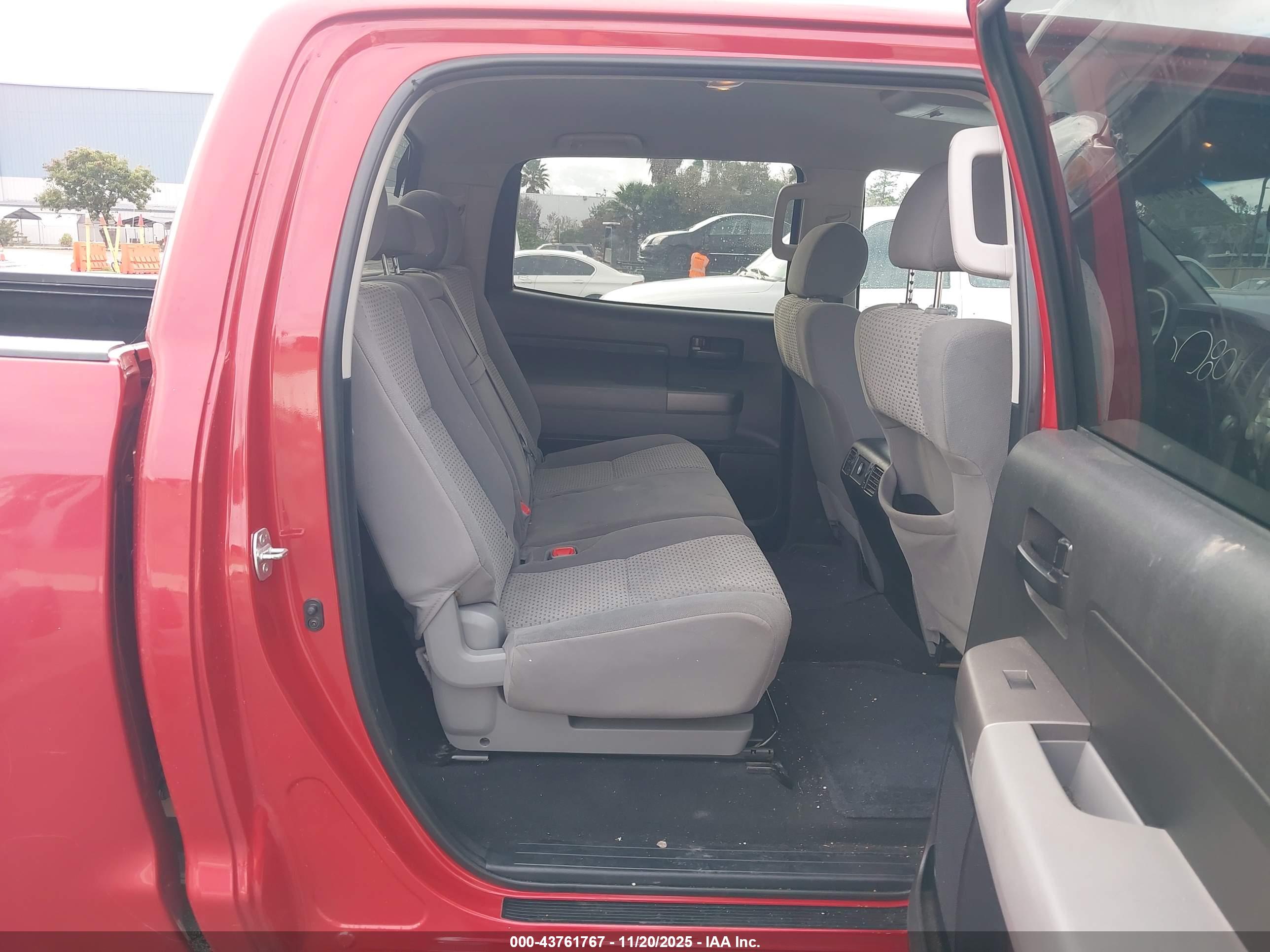 TOYOTA TUNDRA image 8