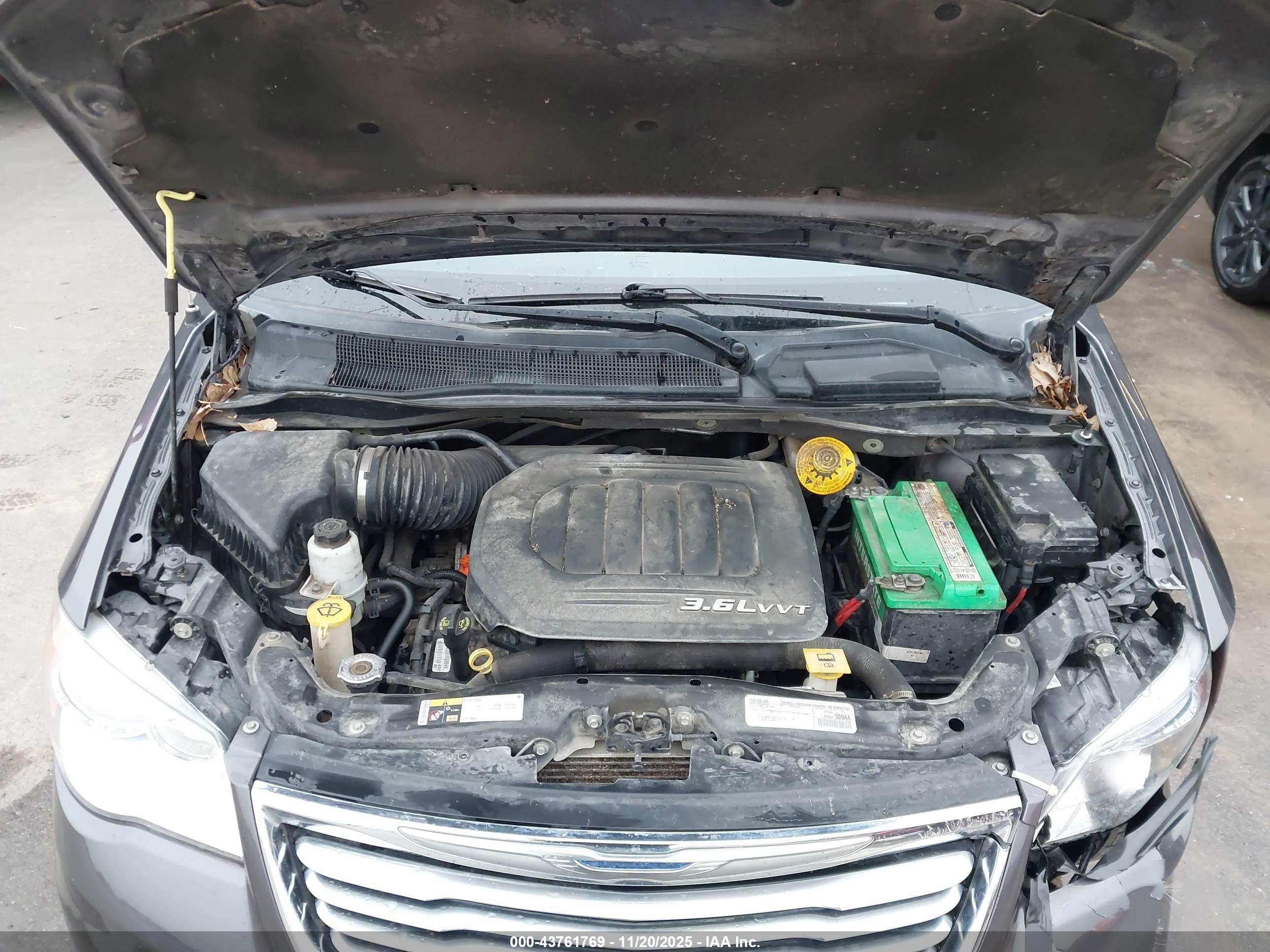 CHRYSLER TOWN image 10