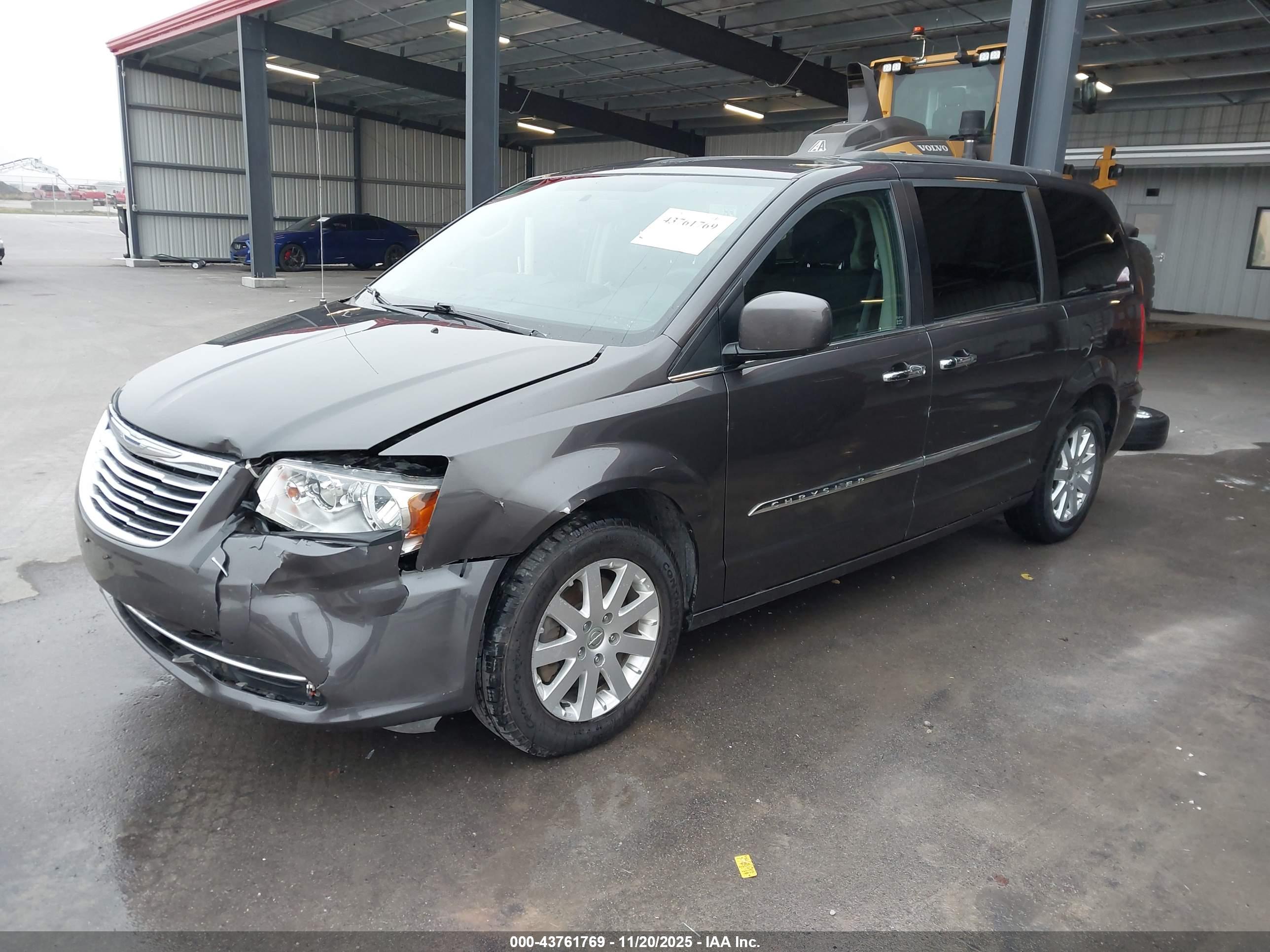 CHRYSLER TOWN image 2