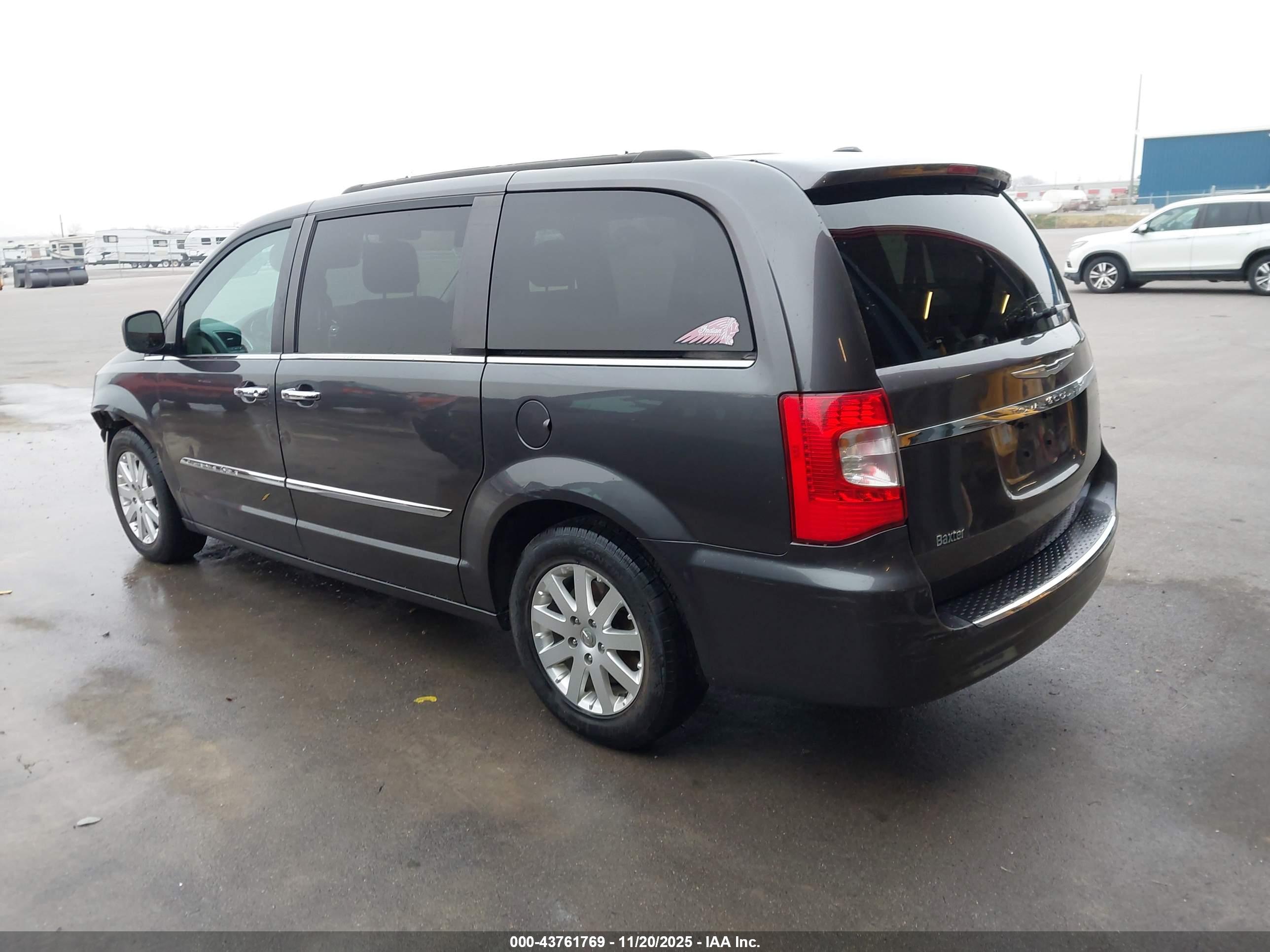 CHRYSLER TOWN image 3