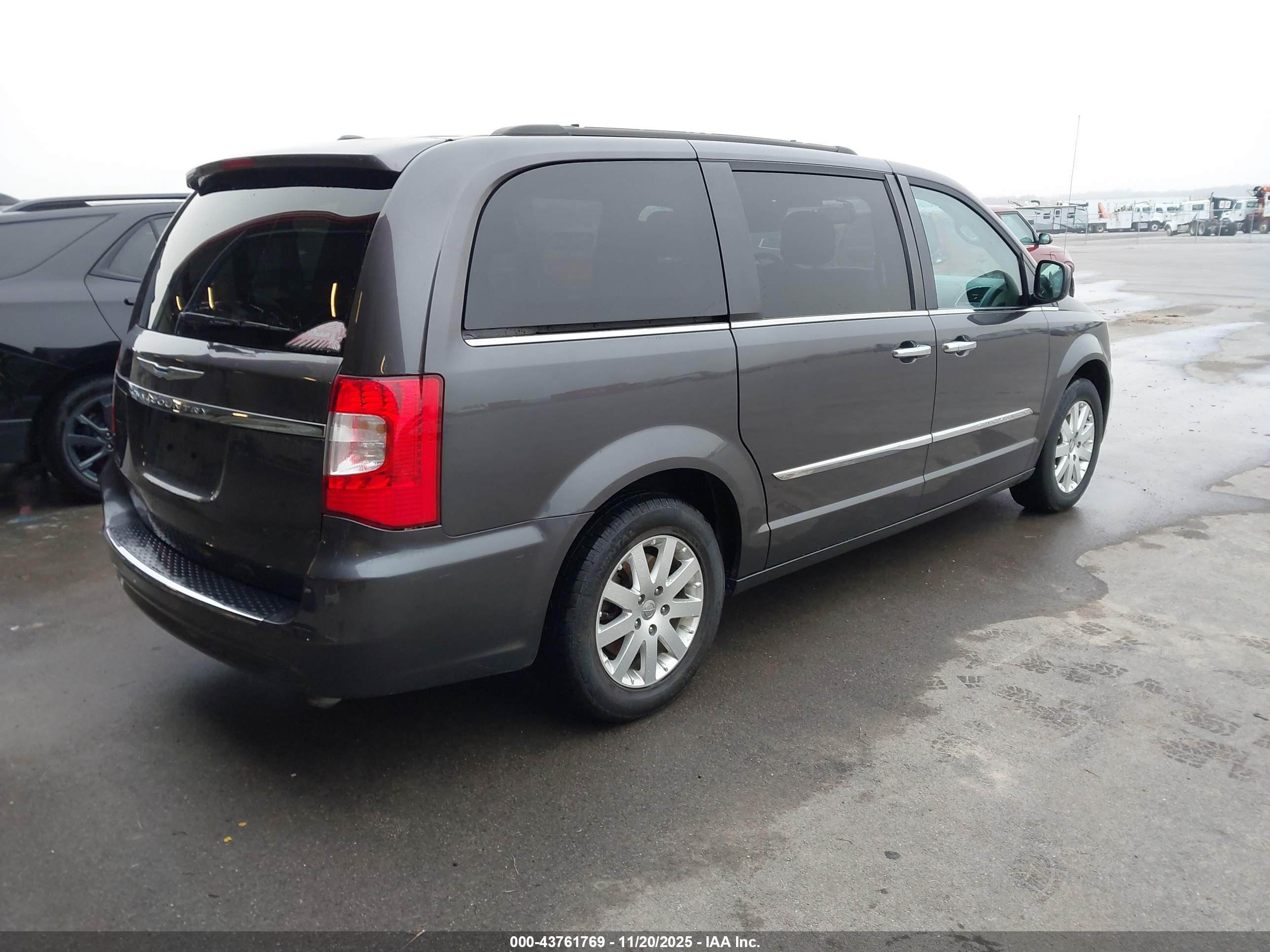 CHRYSLER TOWN image 4