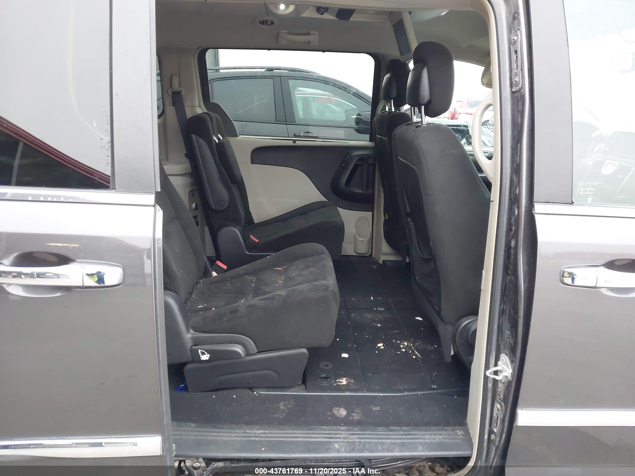 CHRYSLER TOWN image 8