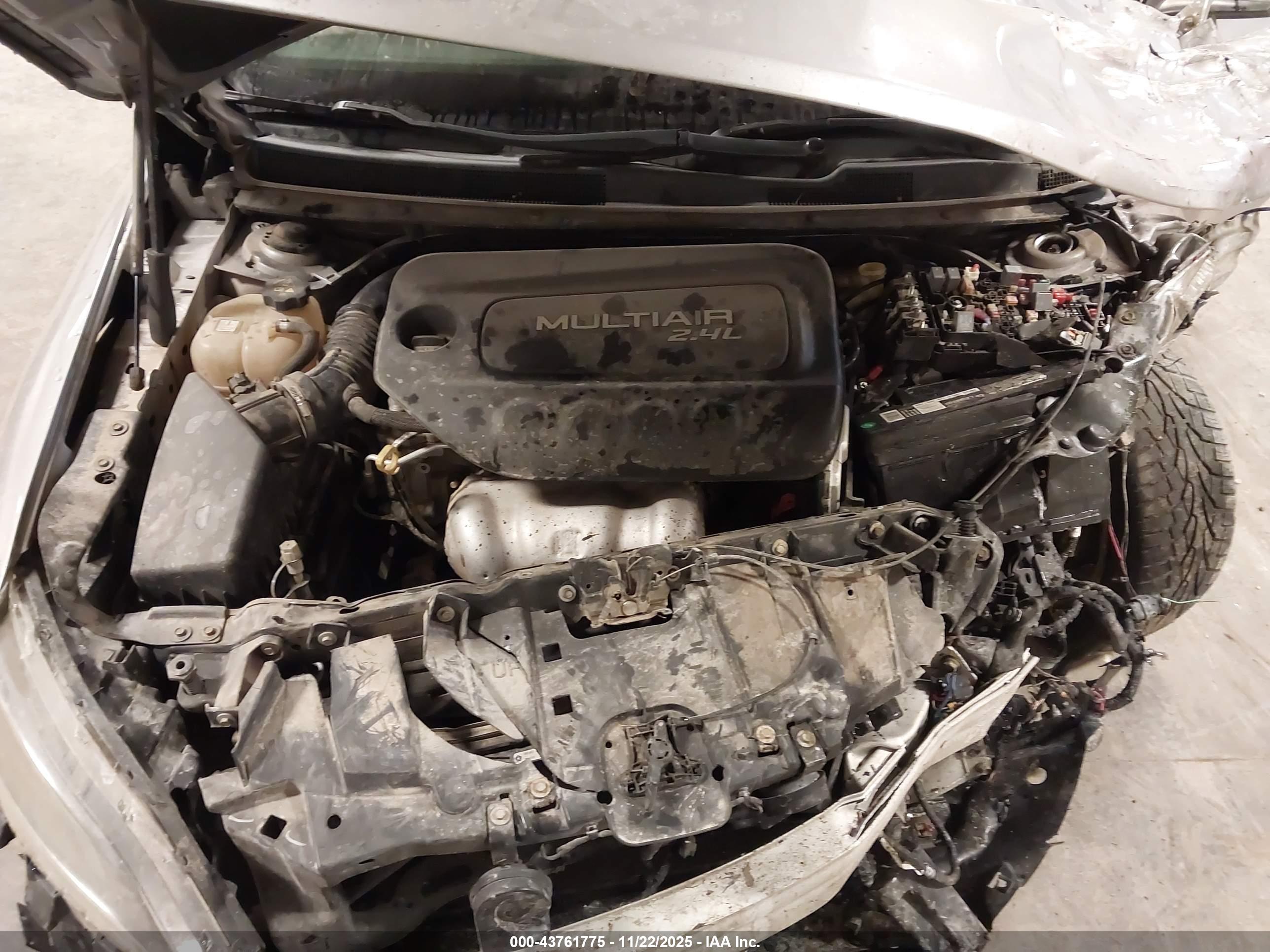 CHRYSLER 200 image 10