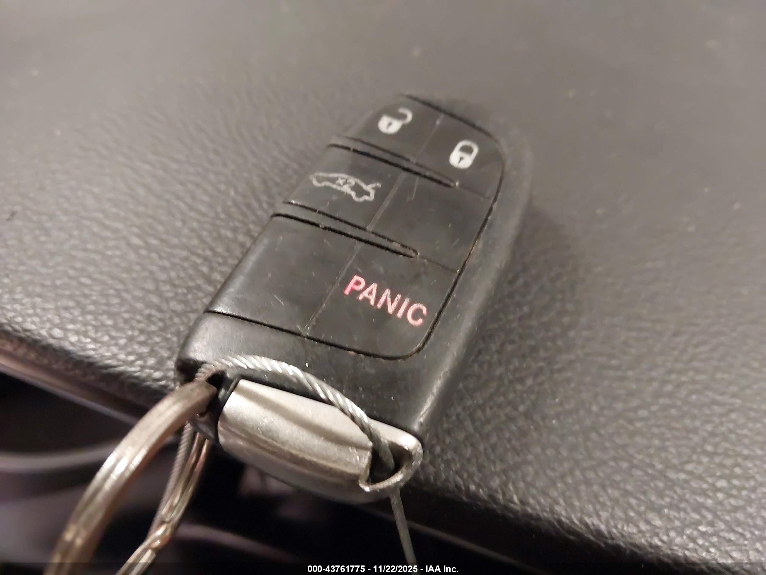 CHRYSLER 200 image 11