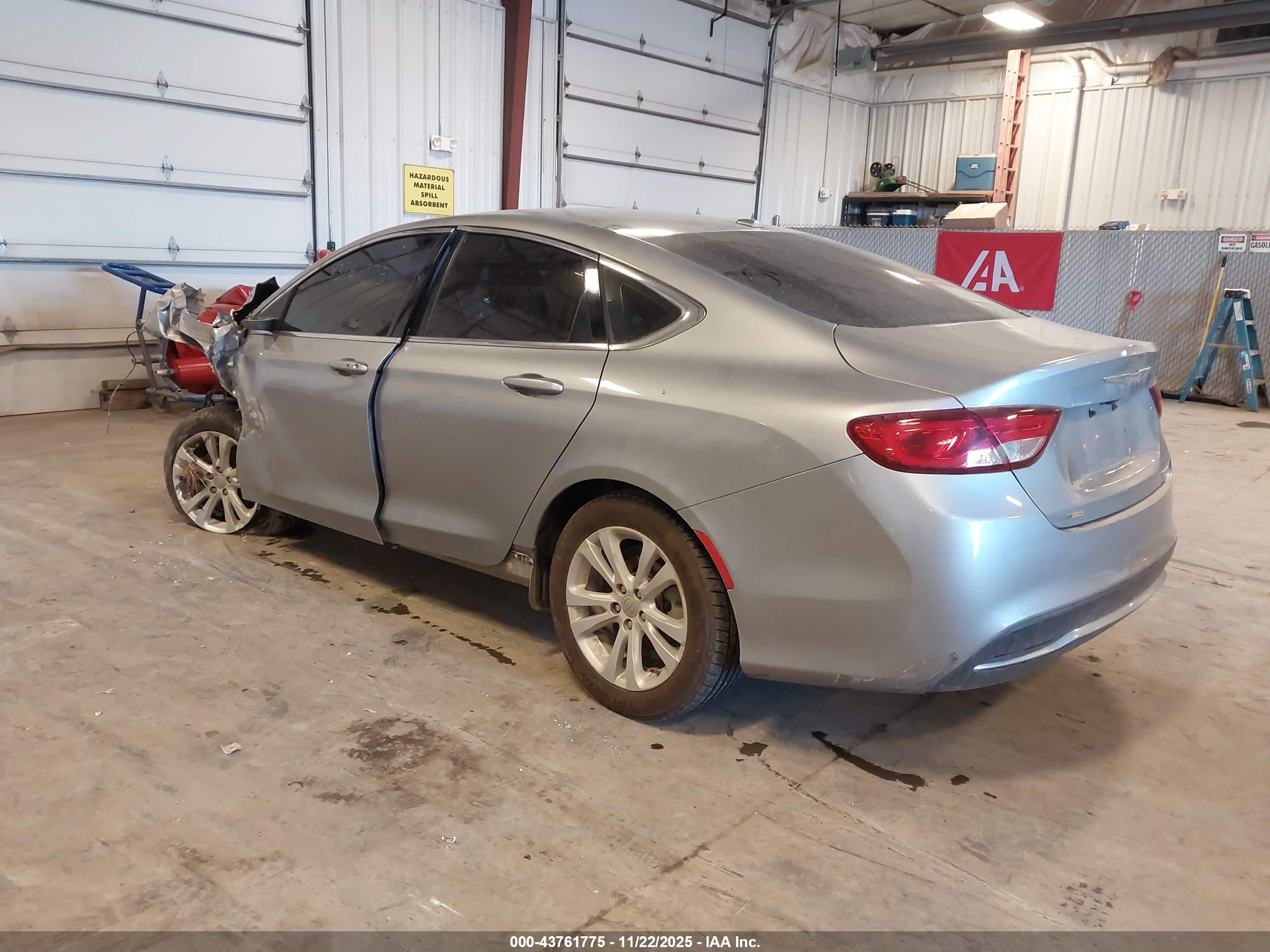 CHRYSLER 200 image 3
