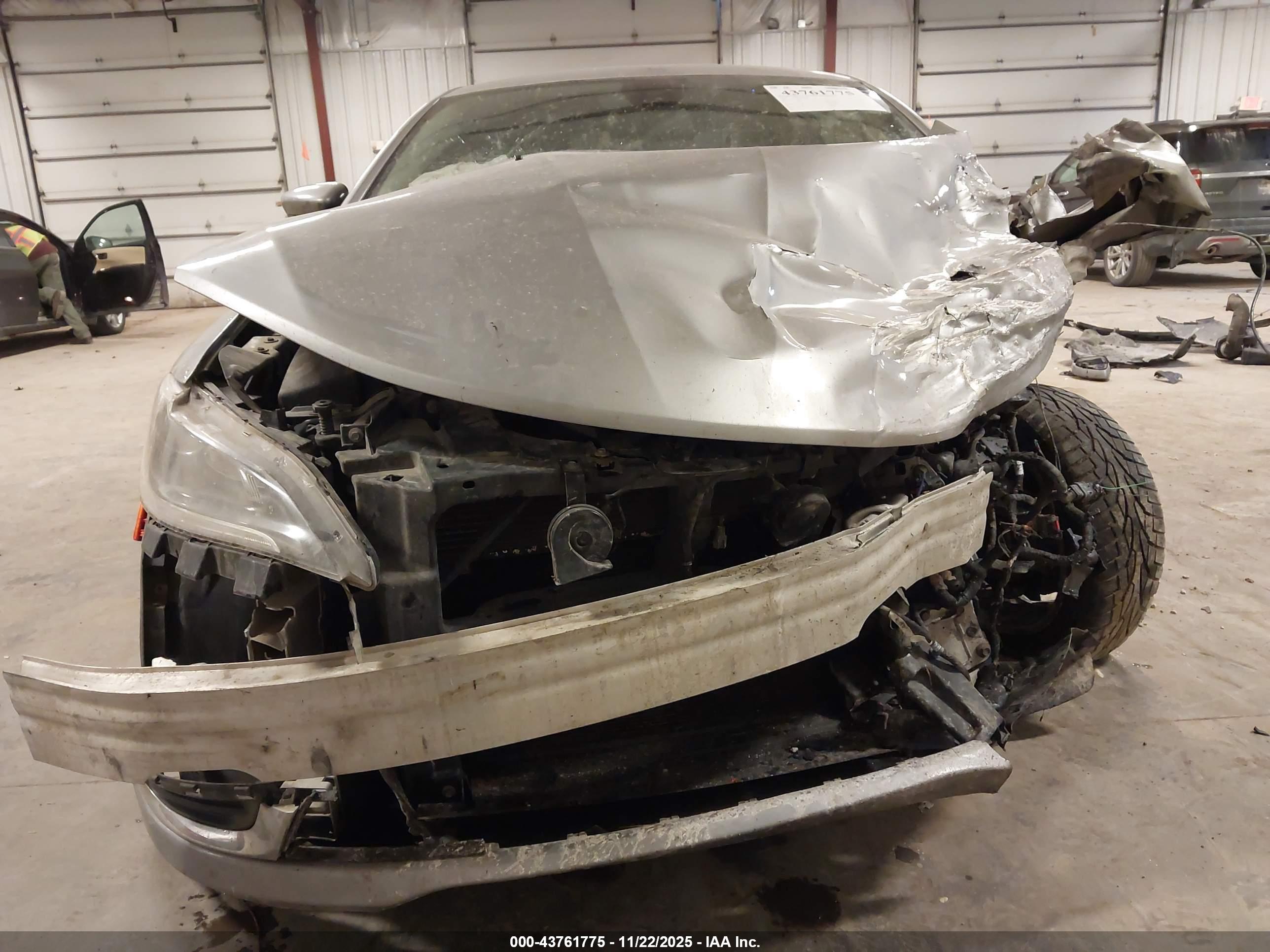 CHRYSLER 200 image 6