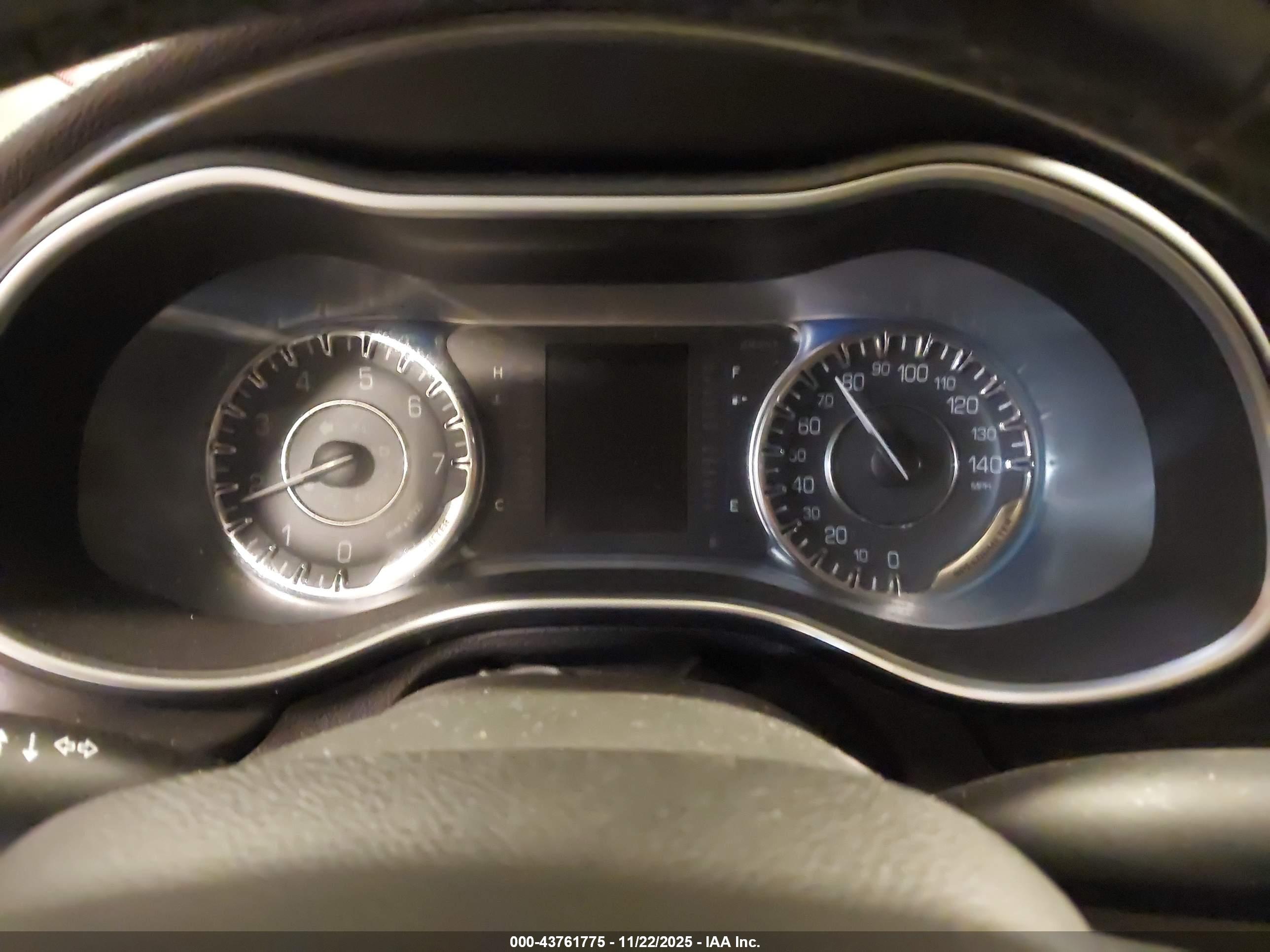 CHRYSLER 200 image 7