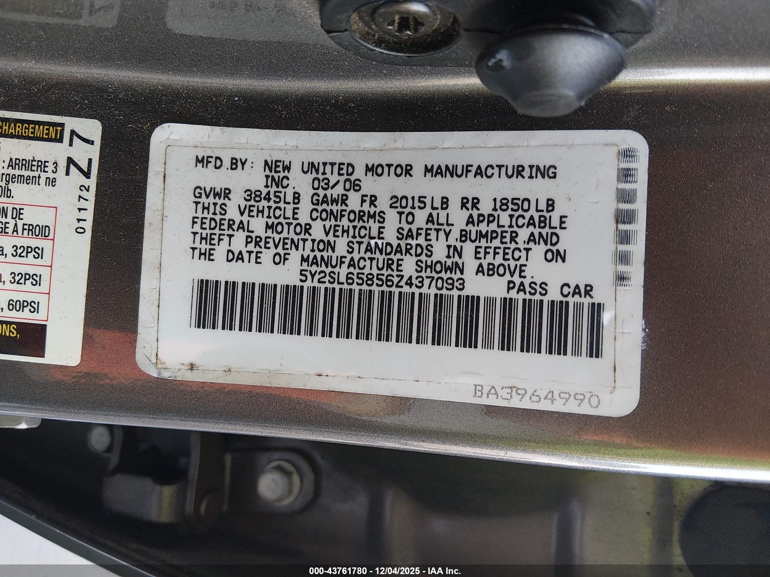 PONTIAC VIBE image 9