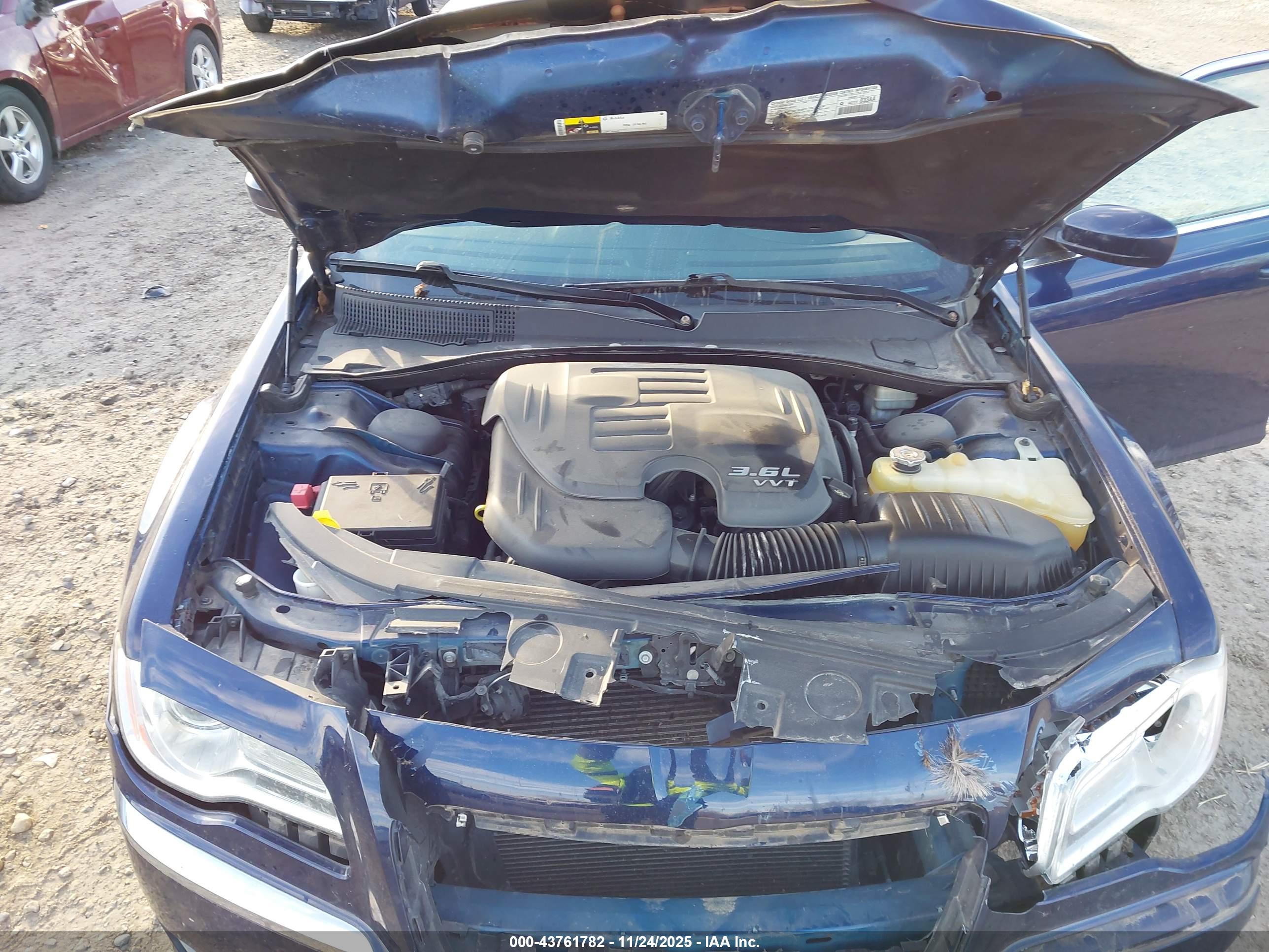 CHRYSLER 300 image 10