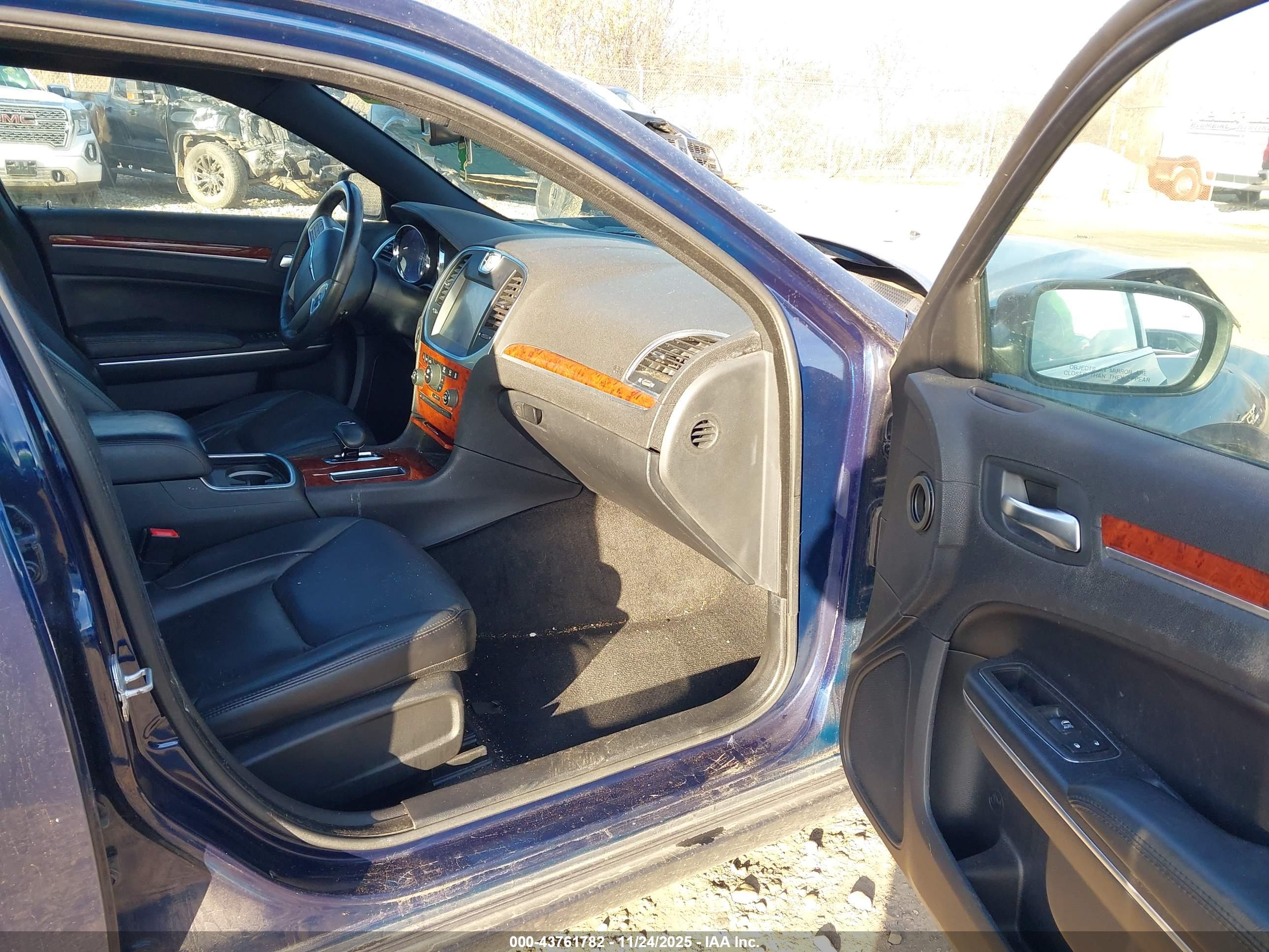 CHRYSLER 300 image 5