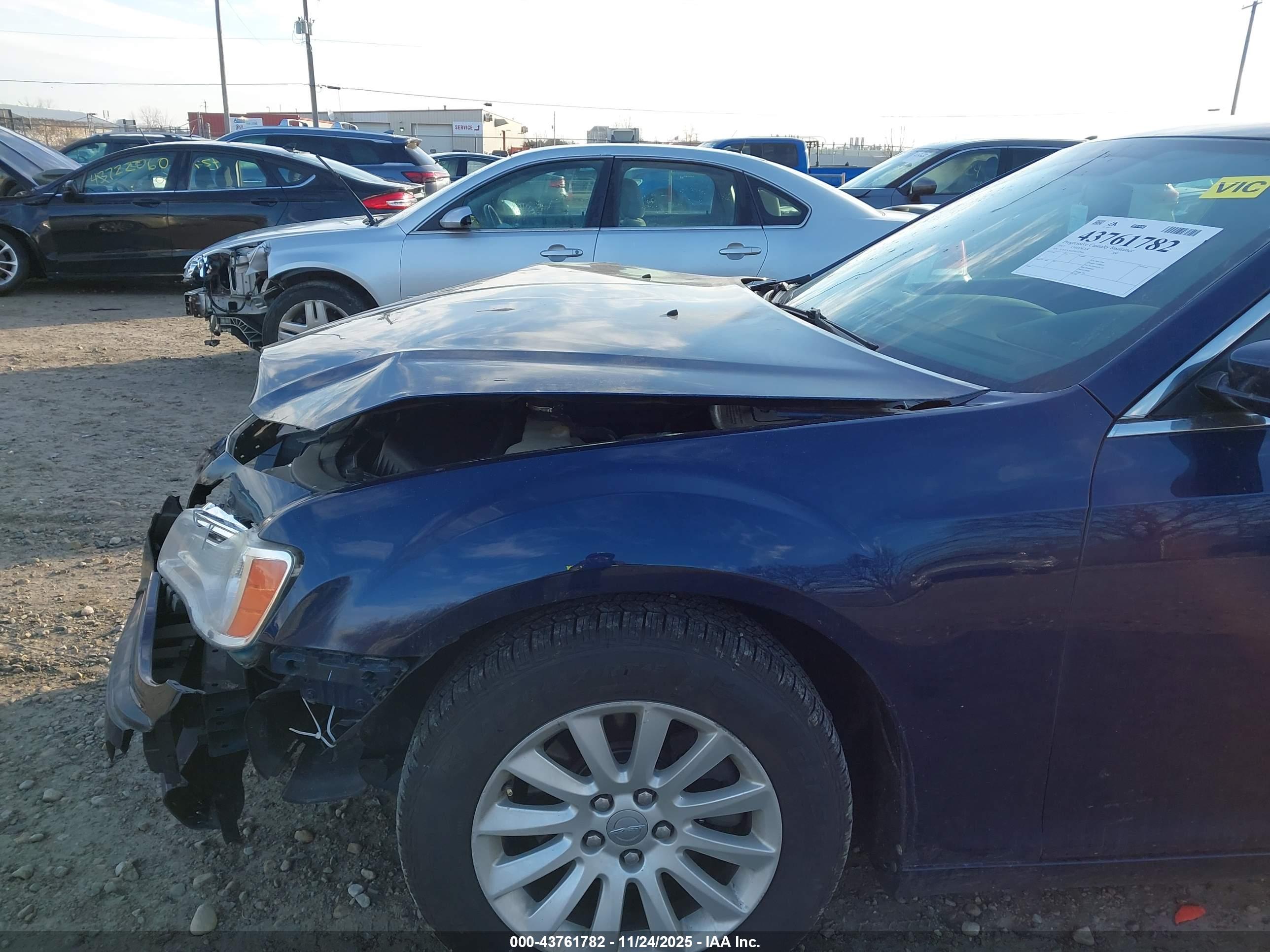 CHRYSLER 300 image 6