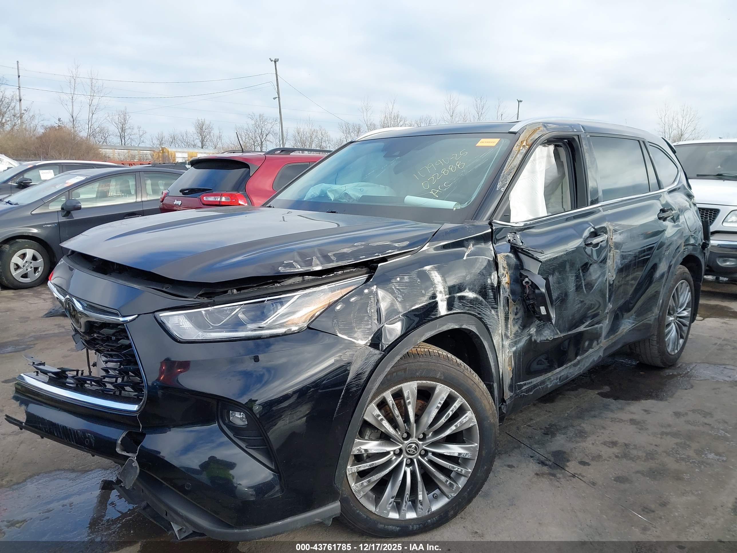 TOYOTA HIGHLANDER image 2
