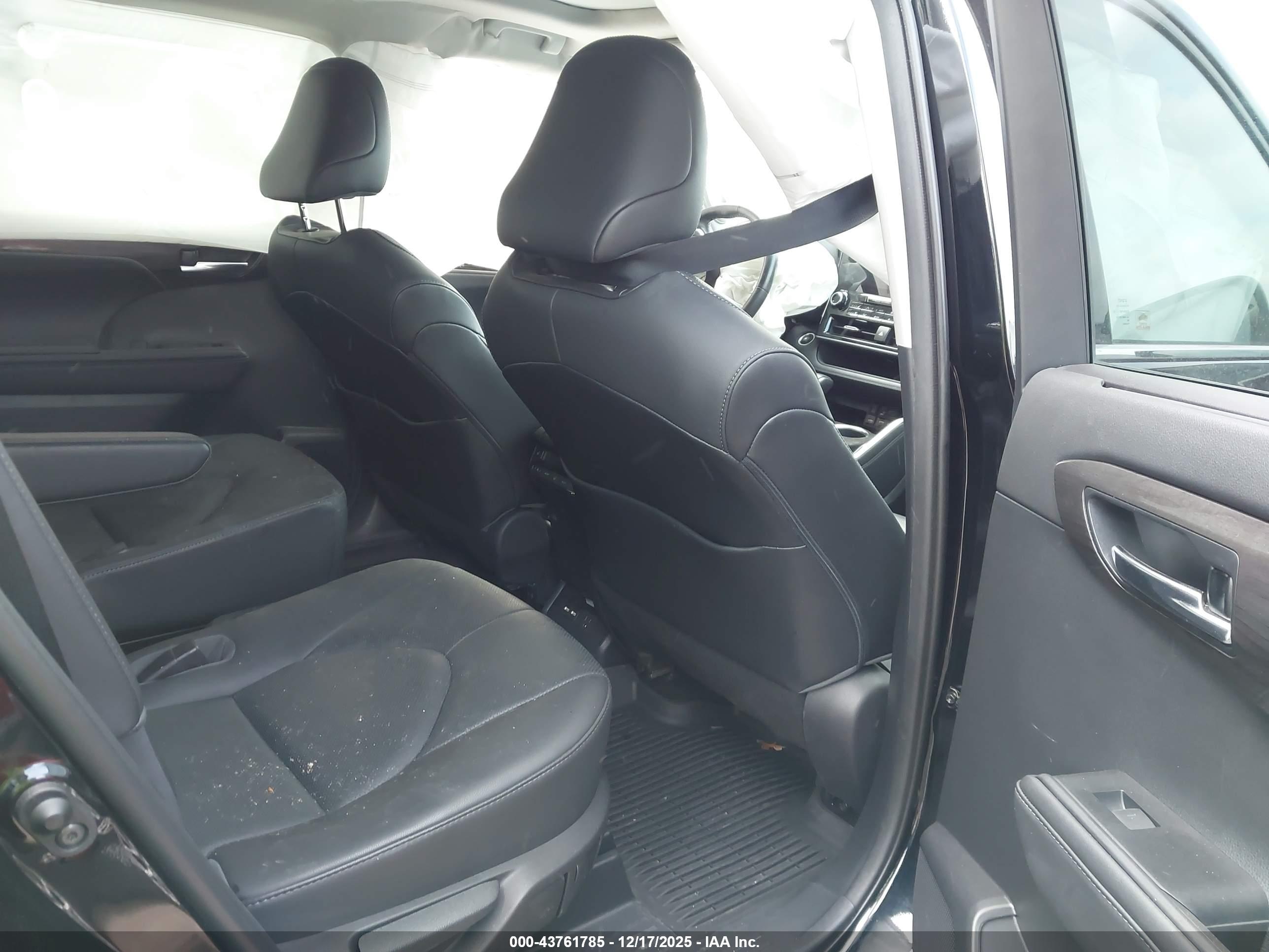 TOYOTA HIGHLANDER image 8