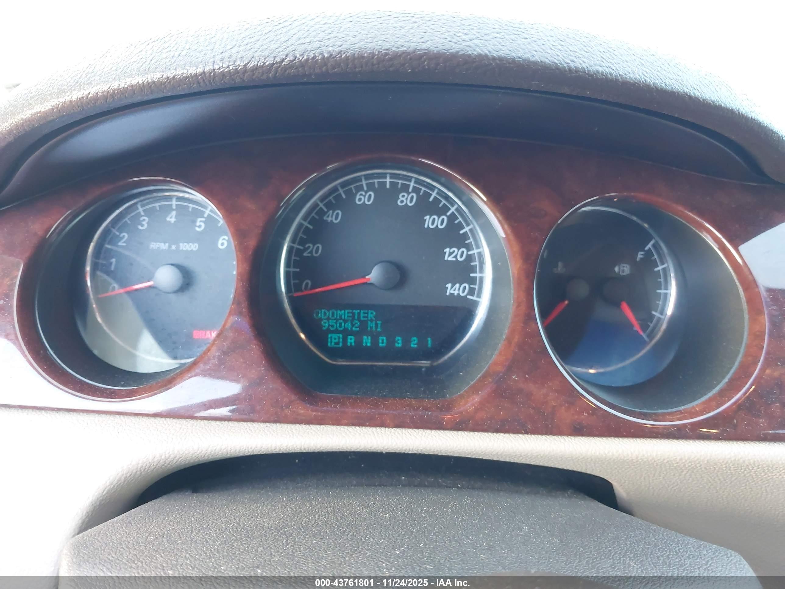 BUICK LUCERNE image 7