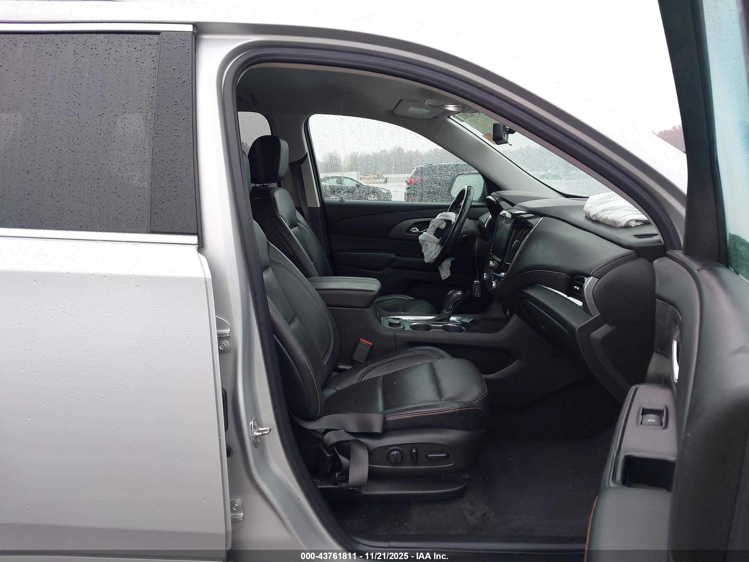 CHEVROLET TRAVERSE image 5