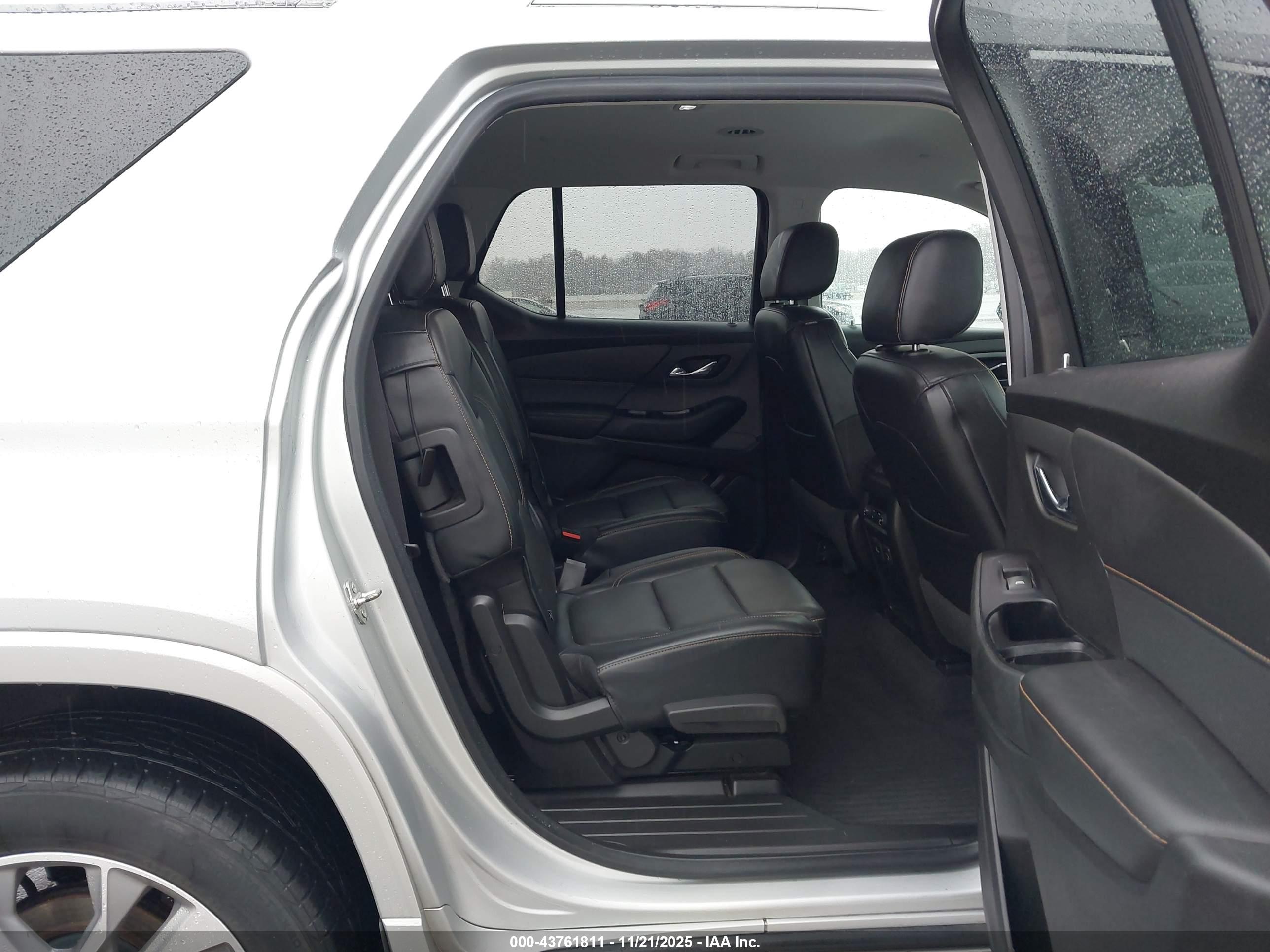 CHEVROLET TRAVERSE image 8