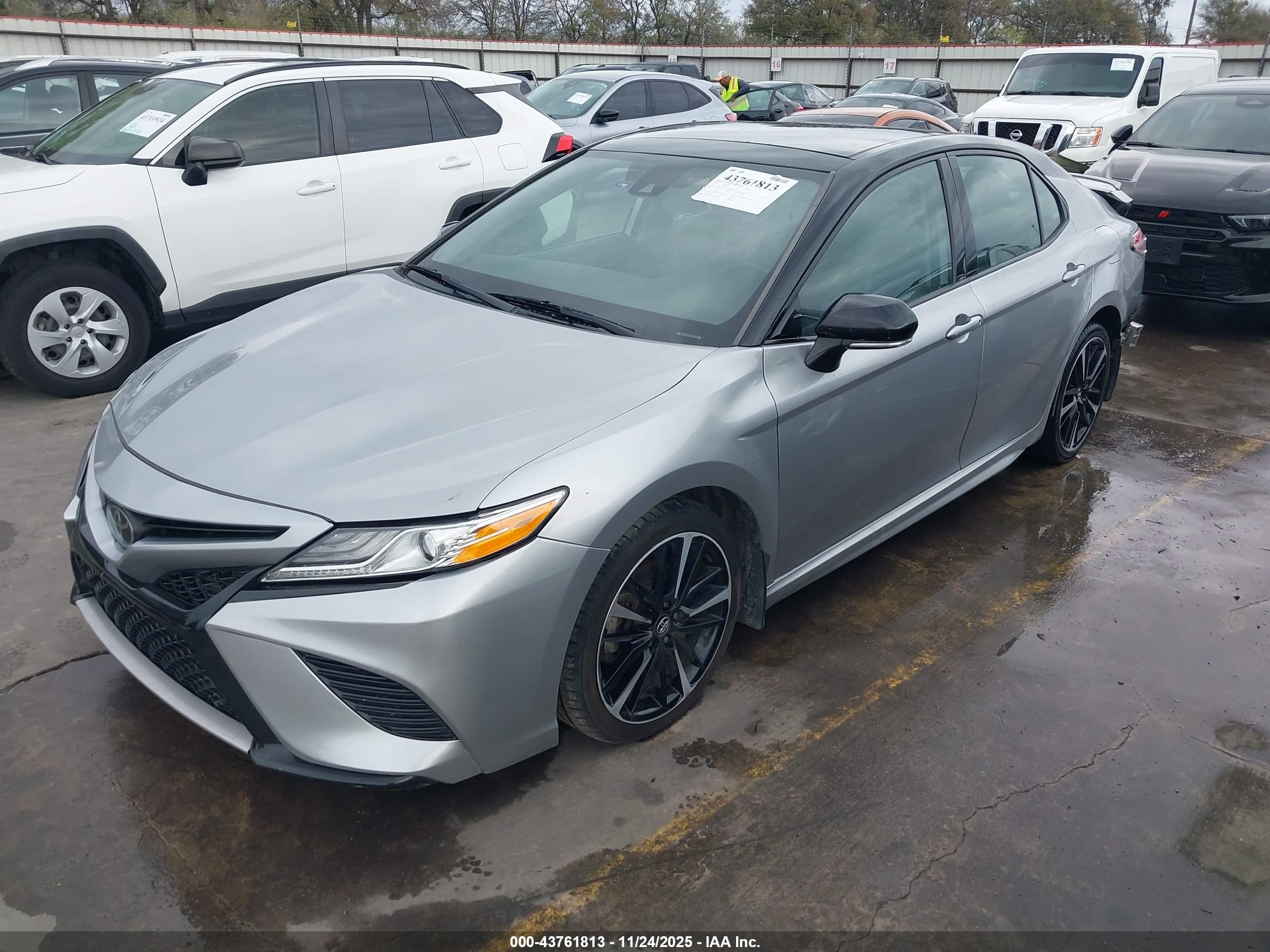 TOYOTA CAMRY image 2