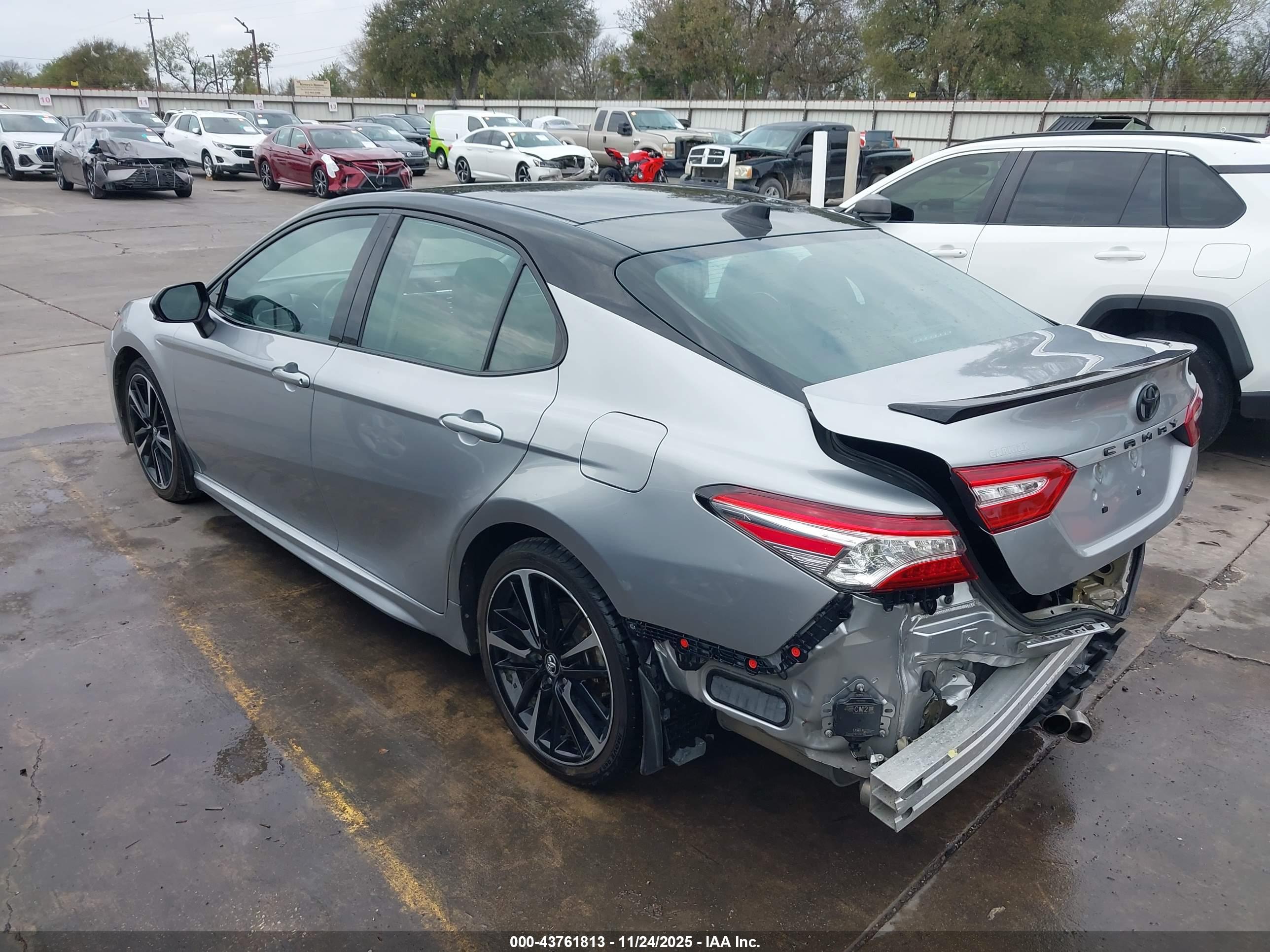TOYOTA CAMRY image 3