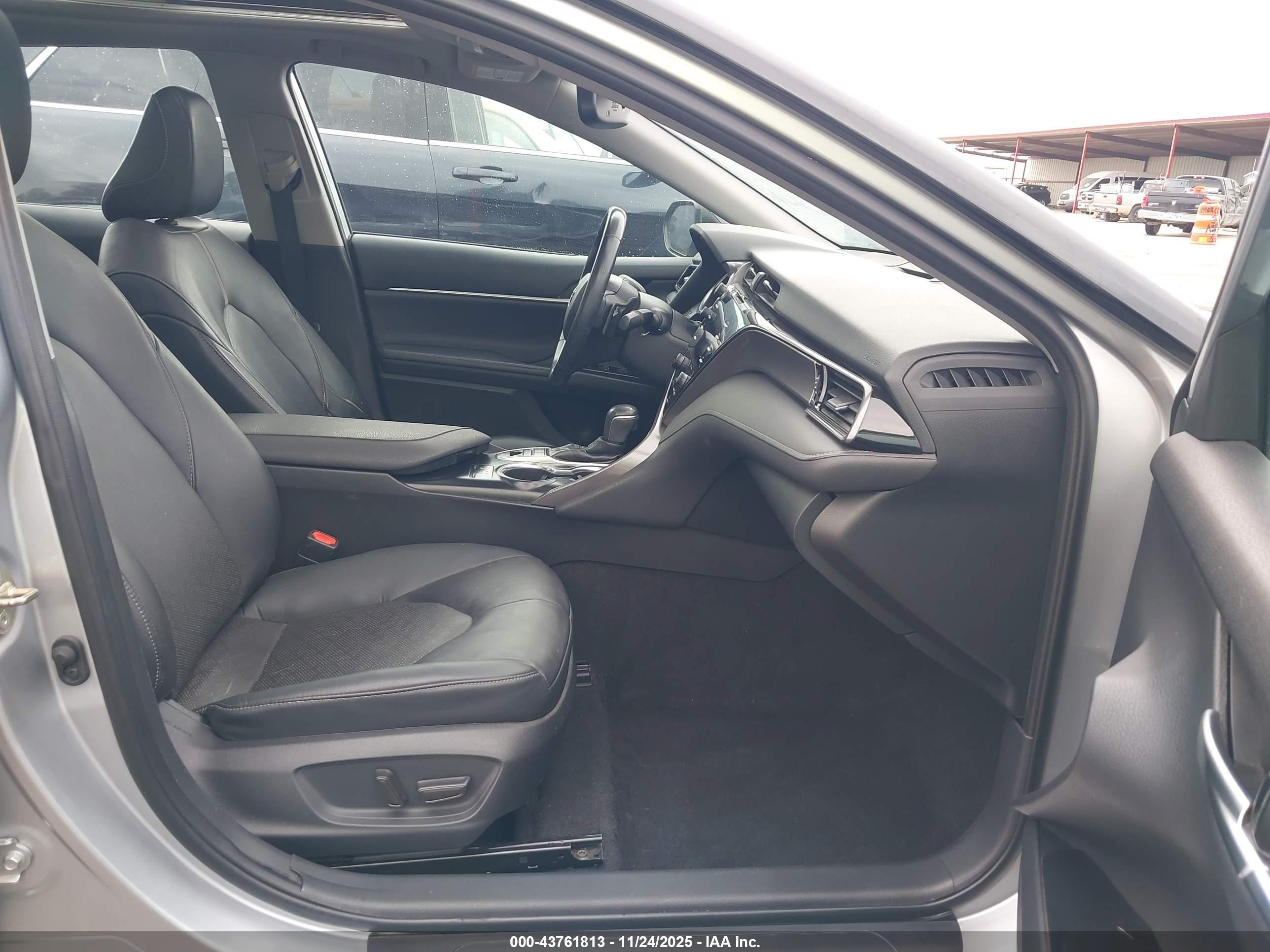 TOYOTA CAMRY image 5